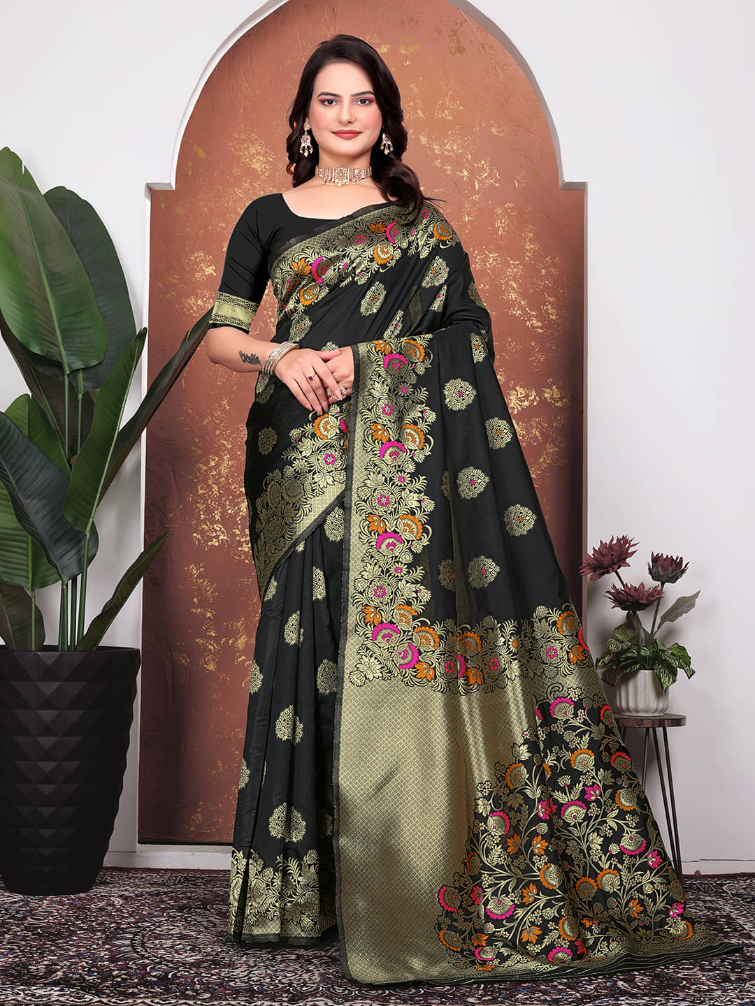 Maayro Banarasi Silk Woven Saree With Unstitched Blouse Piece ( Black )     			Maayro Banarasi Silk Woven Saree With Unstitched Blouse Piece ( Black )