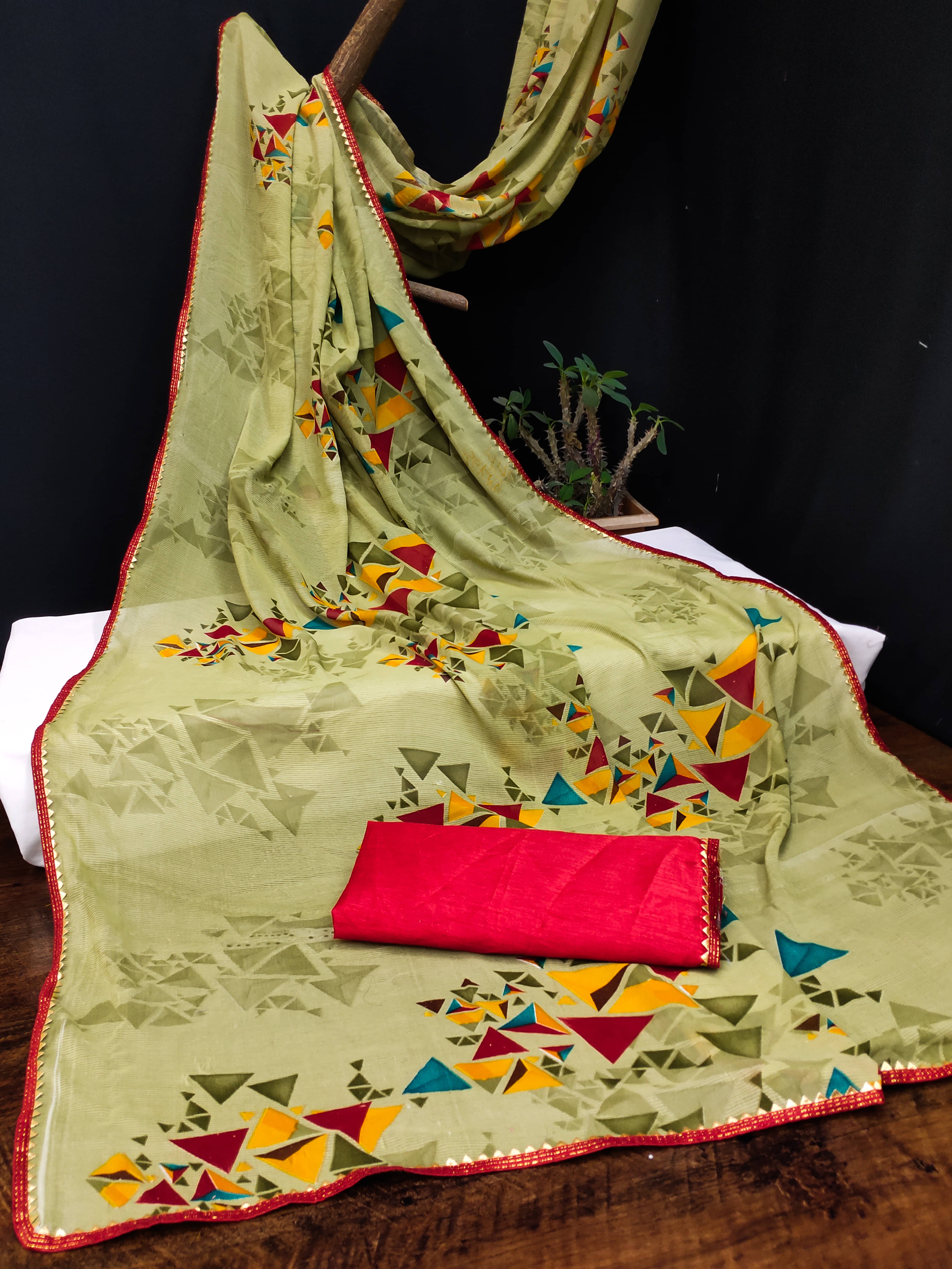     			Maayro Georgette Printed Saree With Unstitched Blouse Piece ( Beige )