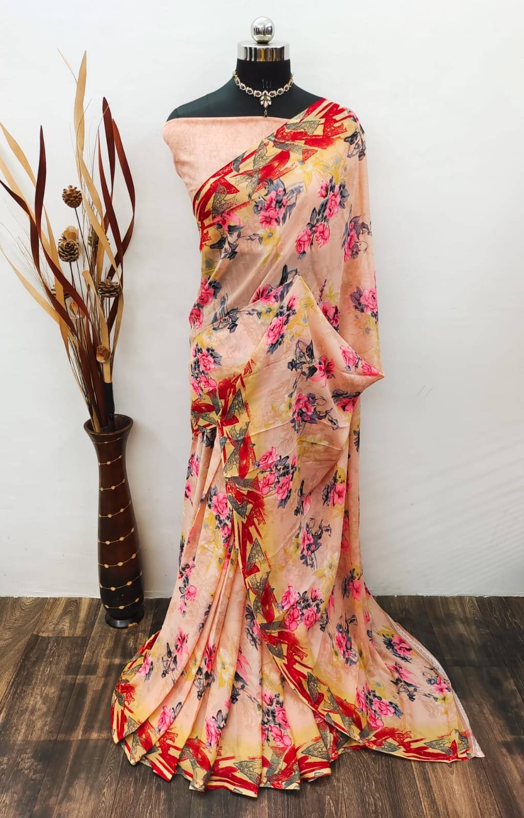 Maayro Georgette Printed Saree With Unstitched Blouse Piece ( Peach ) Maayro Georgette Printed Saree With Unstitched Blouse Piece ( Peach )
