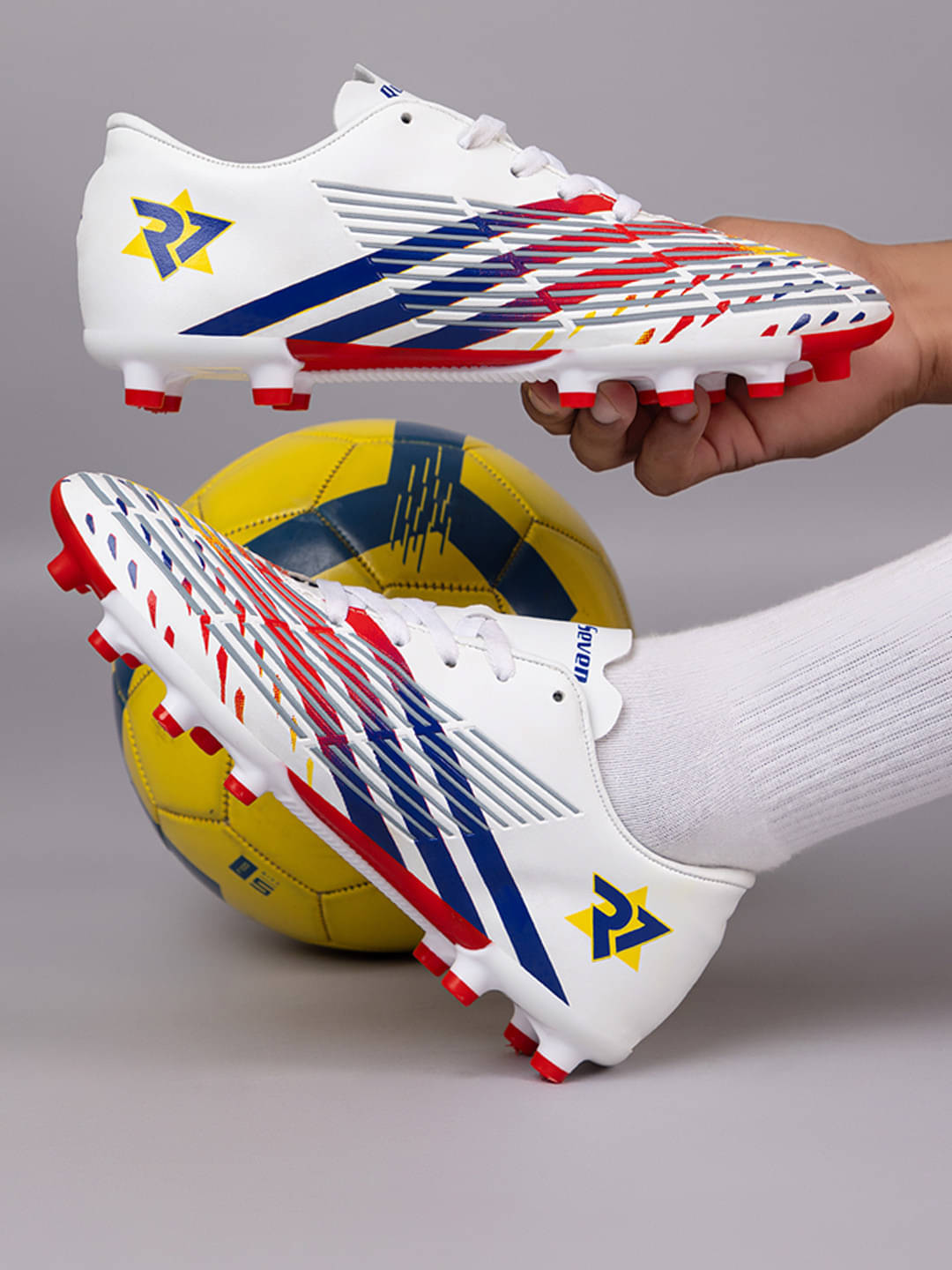     			RUN SEVEN ( by GO21 ) F3 Air White Football Shoes