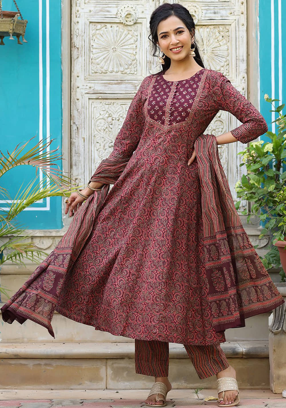 Vaamsi Women Rayon Printed Flared Kurti With Pants ( Maroon )