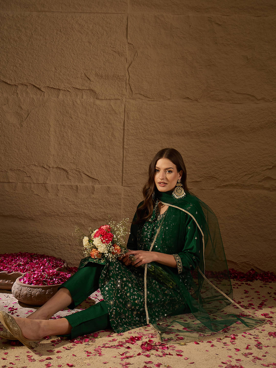     			Vaamsi Women Silk Blend Embellished Straight Kurti With Pants ( Green )