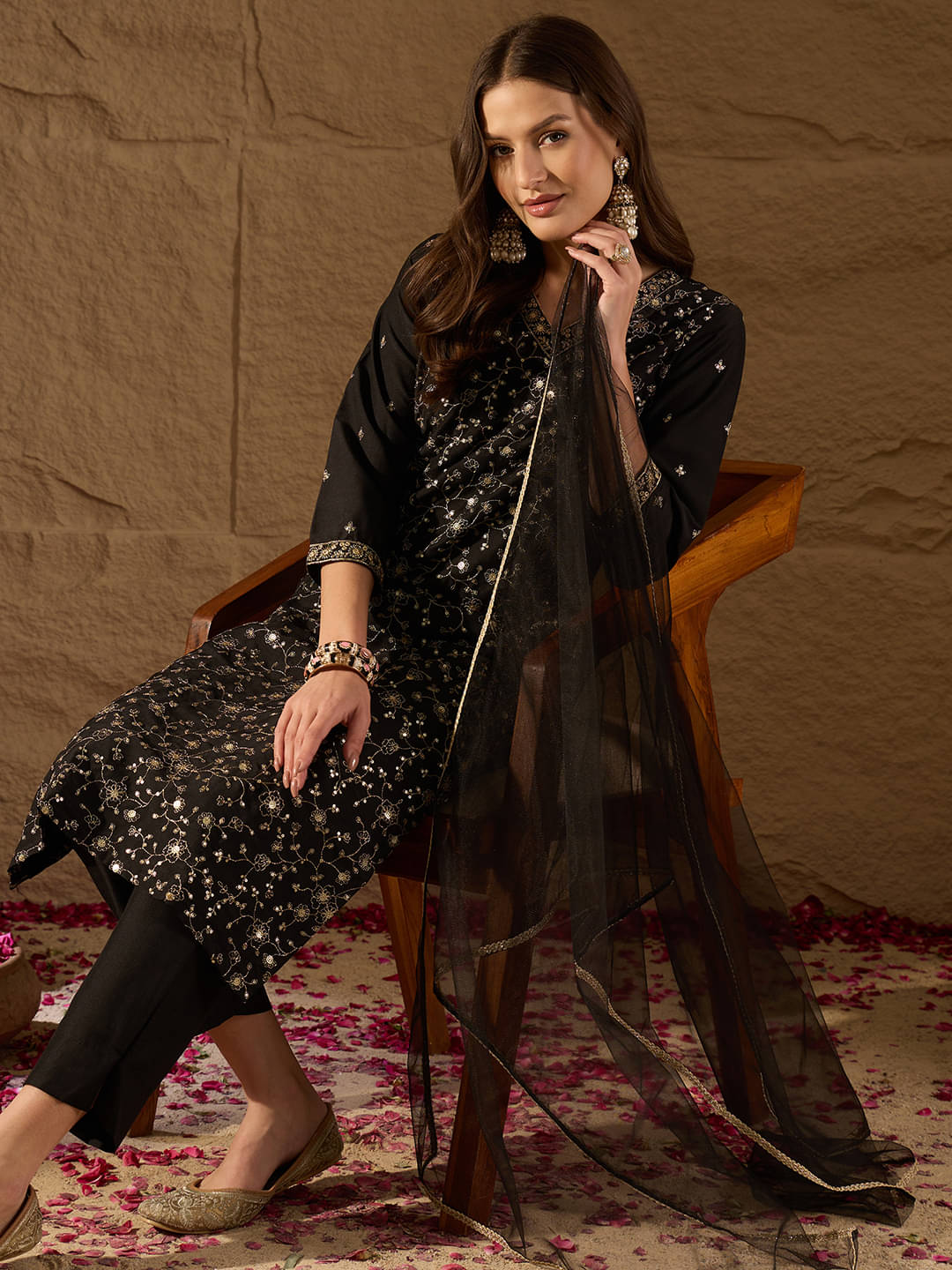 Vaamsi Women Silk Blend Embellished Straight Kurti With Pants ( Black )     			Vaamsi Women Silk Blend Embellished Straight Kurti With Pants ( Black )