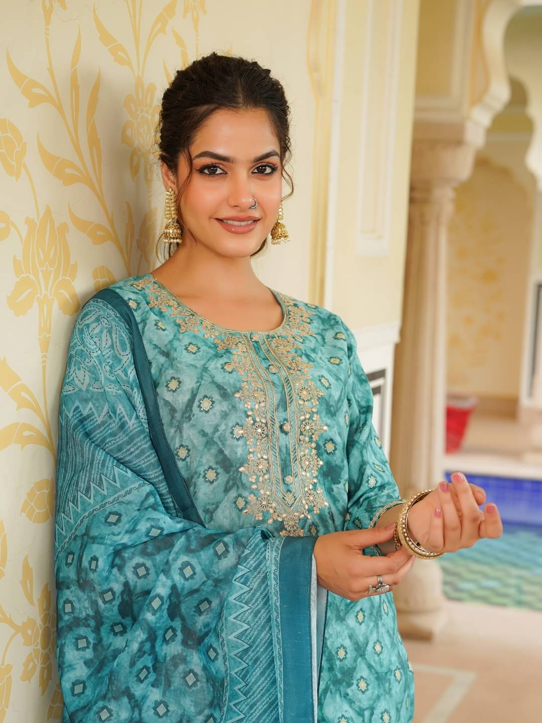 Vaamsi Women Silk Blend Embroidered Straight Kurti With Pants ( Sea Green ) Vaamsi Women Silk Blend Embroidered Straight Kurti With Pants ( Sea Green )