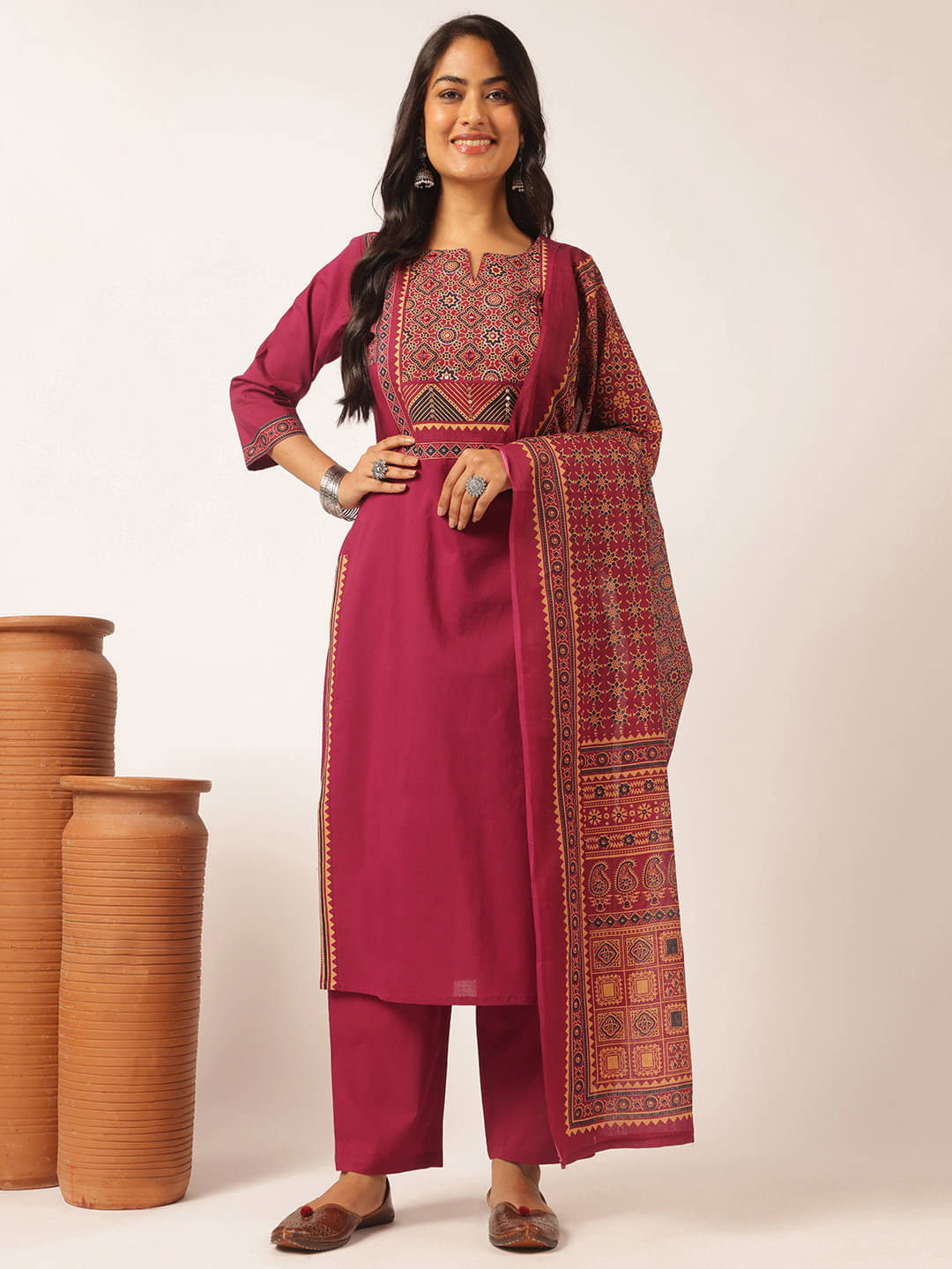 Vbuyz Women Cotton Printed Straight Kurti With Pants ( Magenta ) Vbuyz Women Cotton Printed Straight Kurti With Pants ( Magenta )