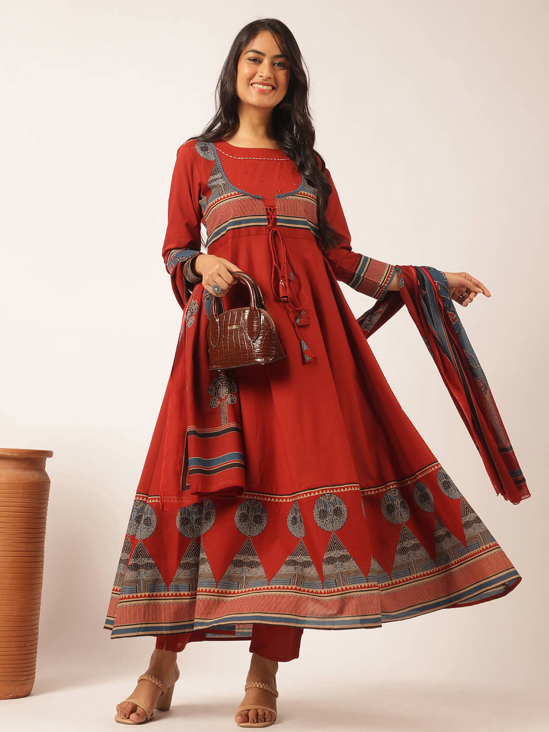     			Vbuyz Women Cotton Solid Anarkali Kurti With Pants ( Maroon )