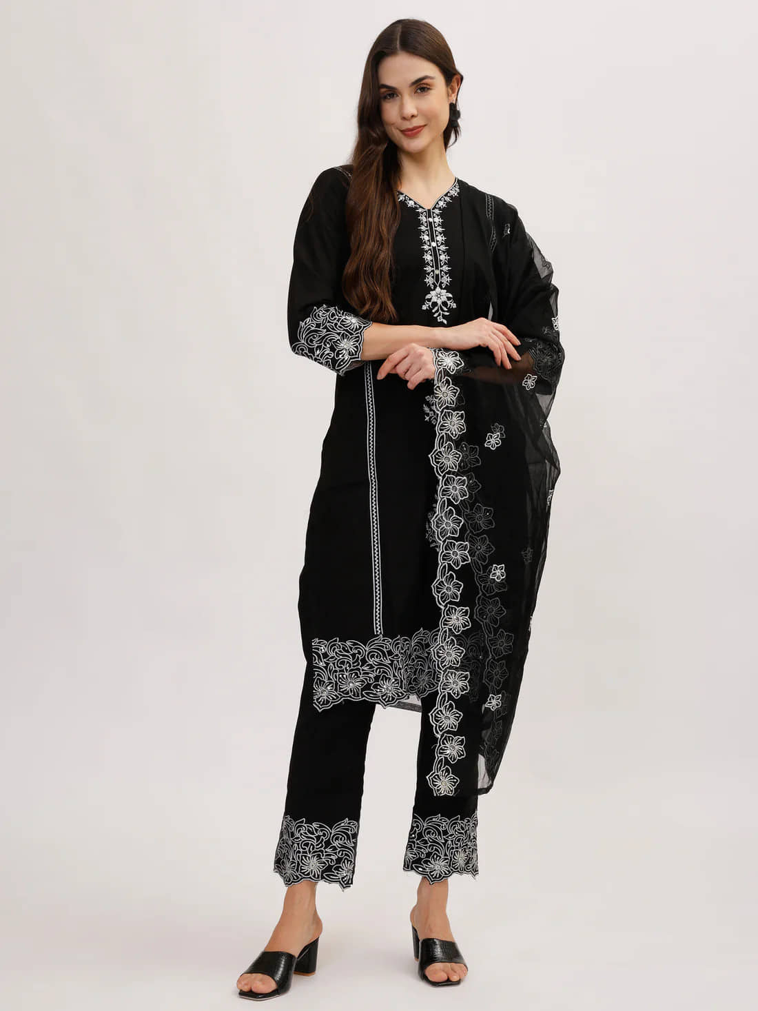 anushansa Women Silk Embroidered Straight Kurti With Pants ( Black )