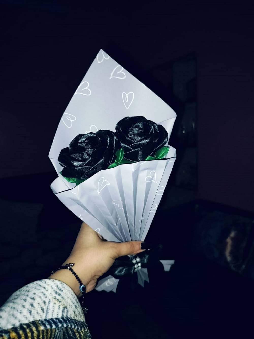     			petal crafted - Black Rose Artificial Flowers Bunch ( Pack of 1 )