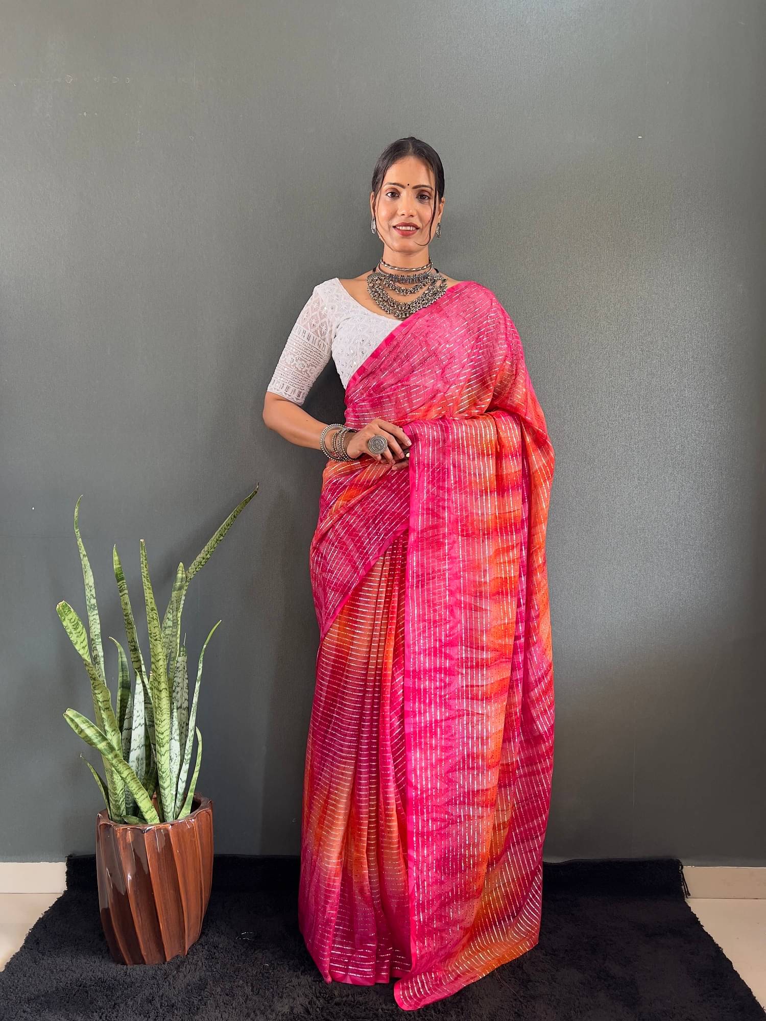 Apnisha Chiffon Striped Saree With Unstitched Blouse Piece ( Pink ) Apnisha Chiffon Striped Saree With Unstitched Blouse Piece ( Pink )