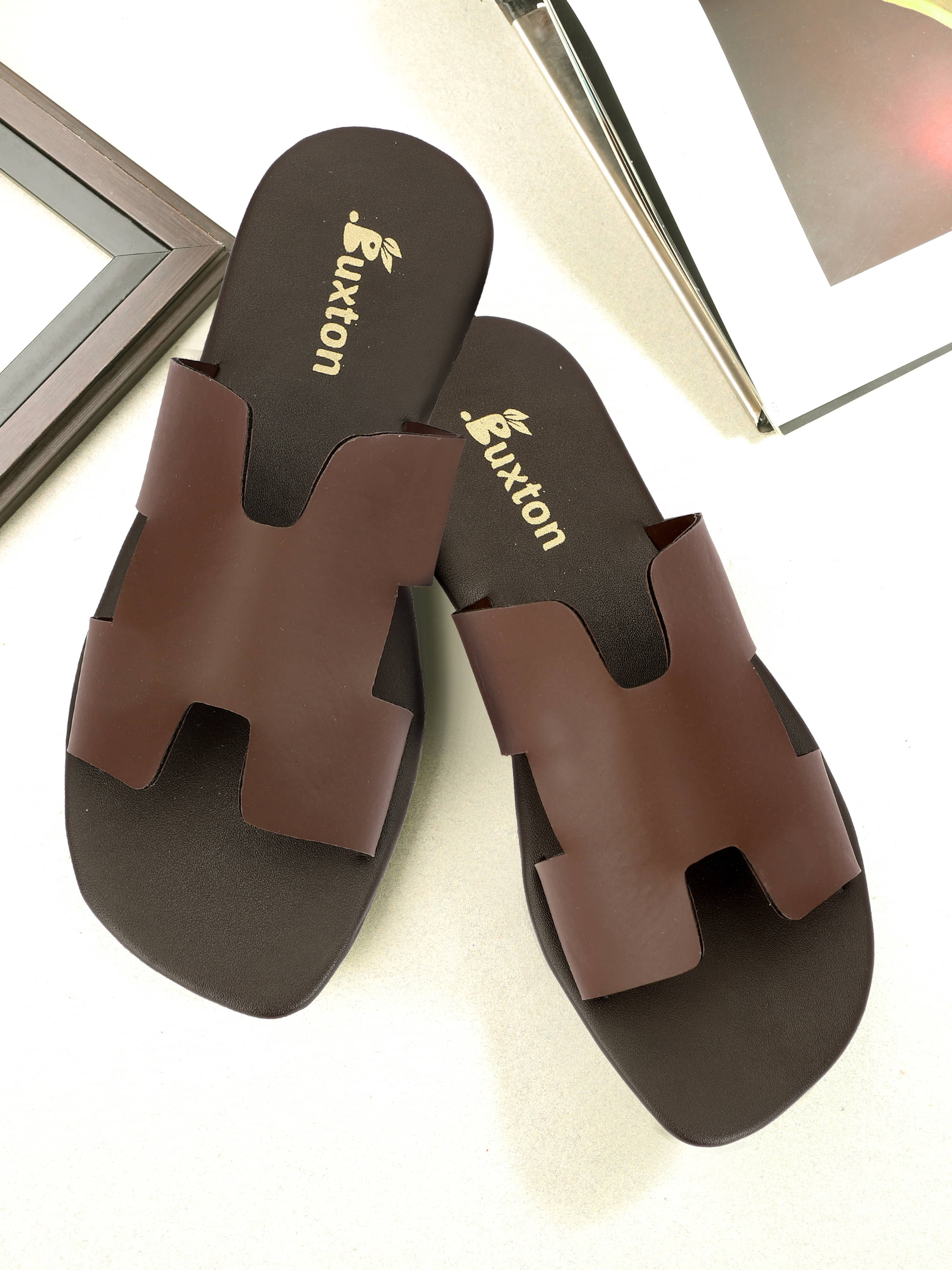     			Buxton Brown Men's Slide Flip Flop