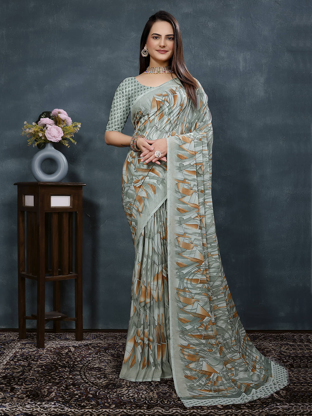 Maayro Georgette Printed Saree With Unstitched Blouse Piece ( Grey ) Maayro Georgette Printed Saree With Unstitched Blouse Piece ( Grey )