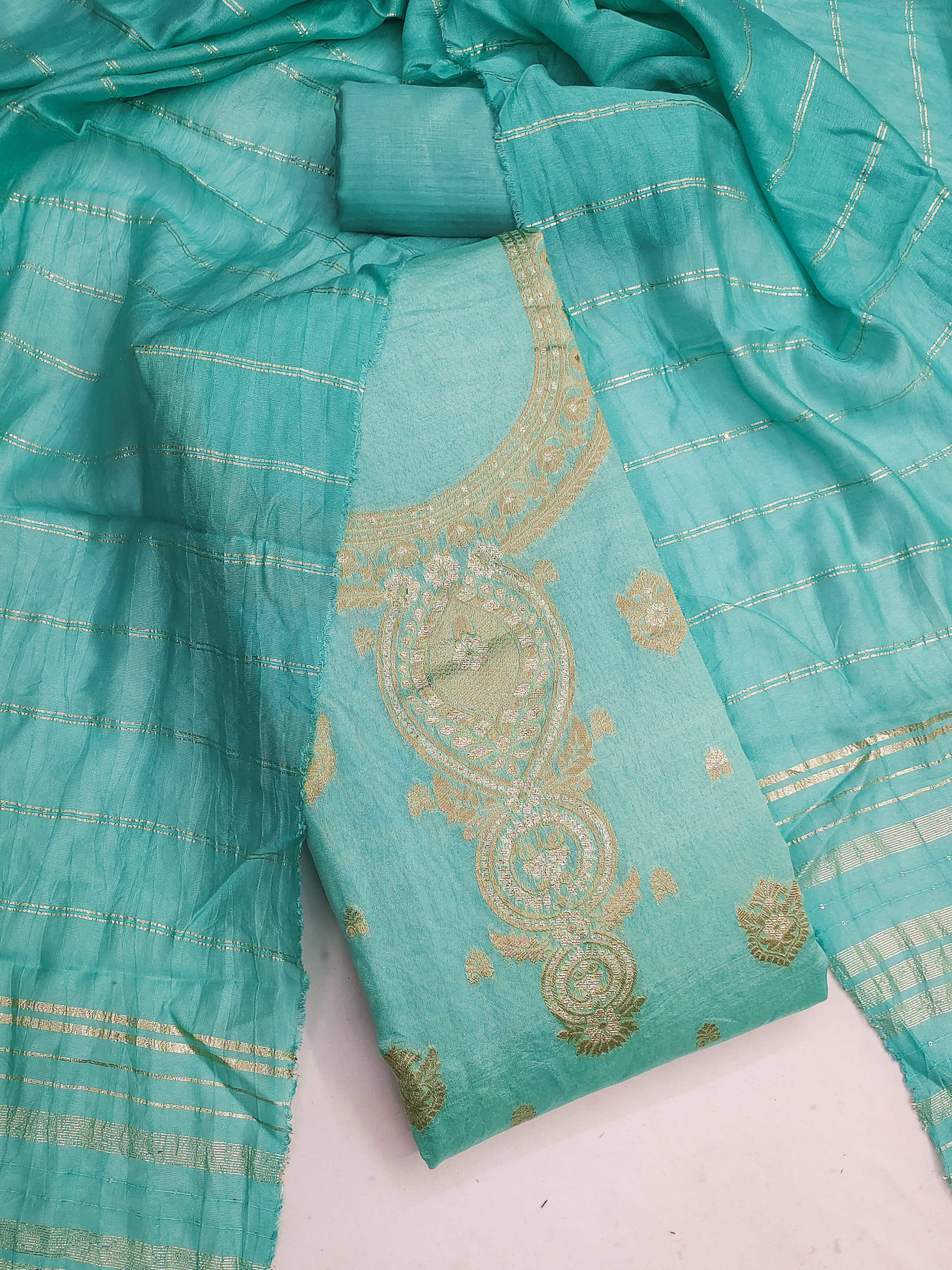     			Nayanthara Trends Women Jacquard Unstitched Dress Material ( Blue )