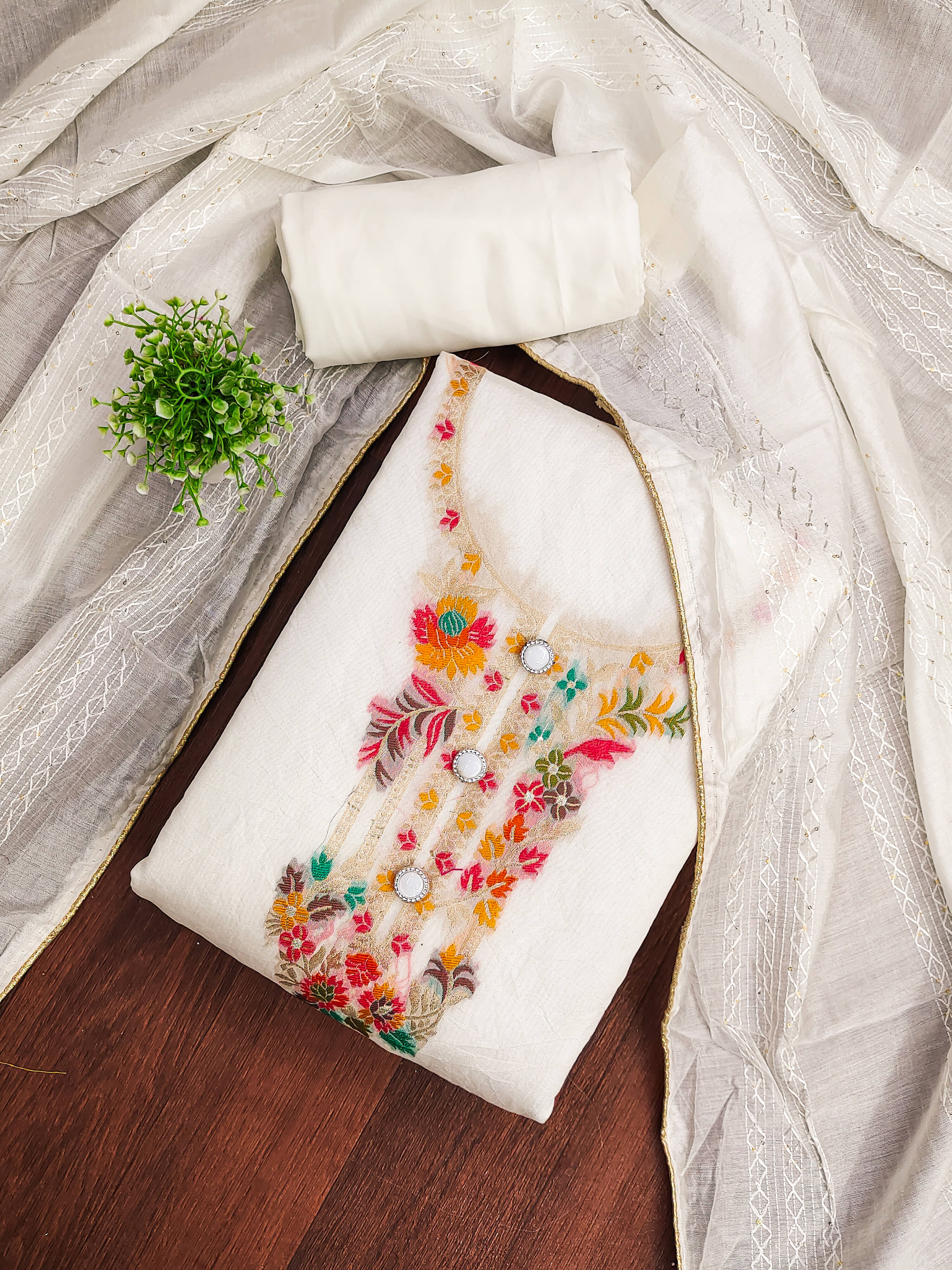 Nayanthara Trends Women Jacquard Unstitched Dress Material ( White )     			Nayanthara Trends Women Jacquard Unstitched Dress Material ( White )