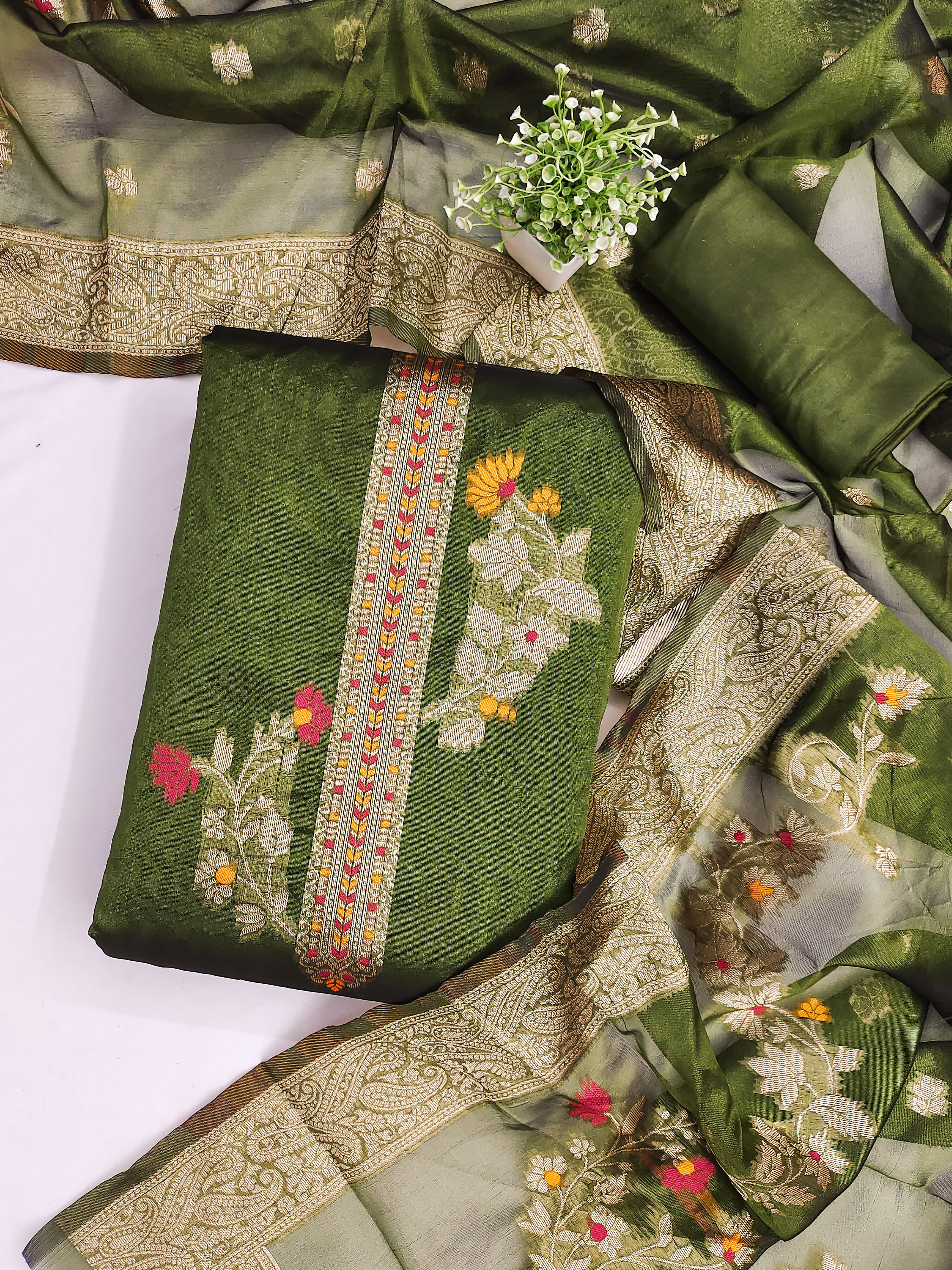 Nayanthara Trends Women Jacquard Unstitched Dress Material ( Green ) Nayanthara Trends Women Jacquard Unstitched Dress Material ( Green )