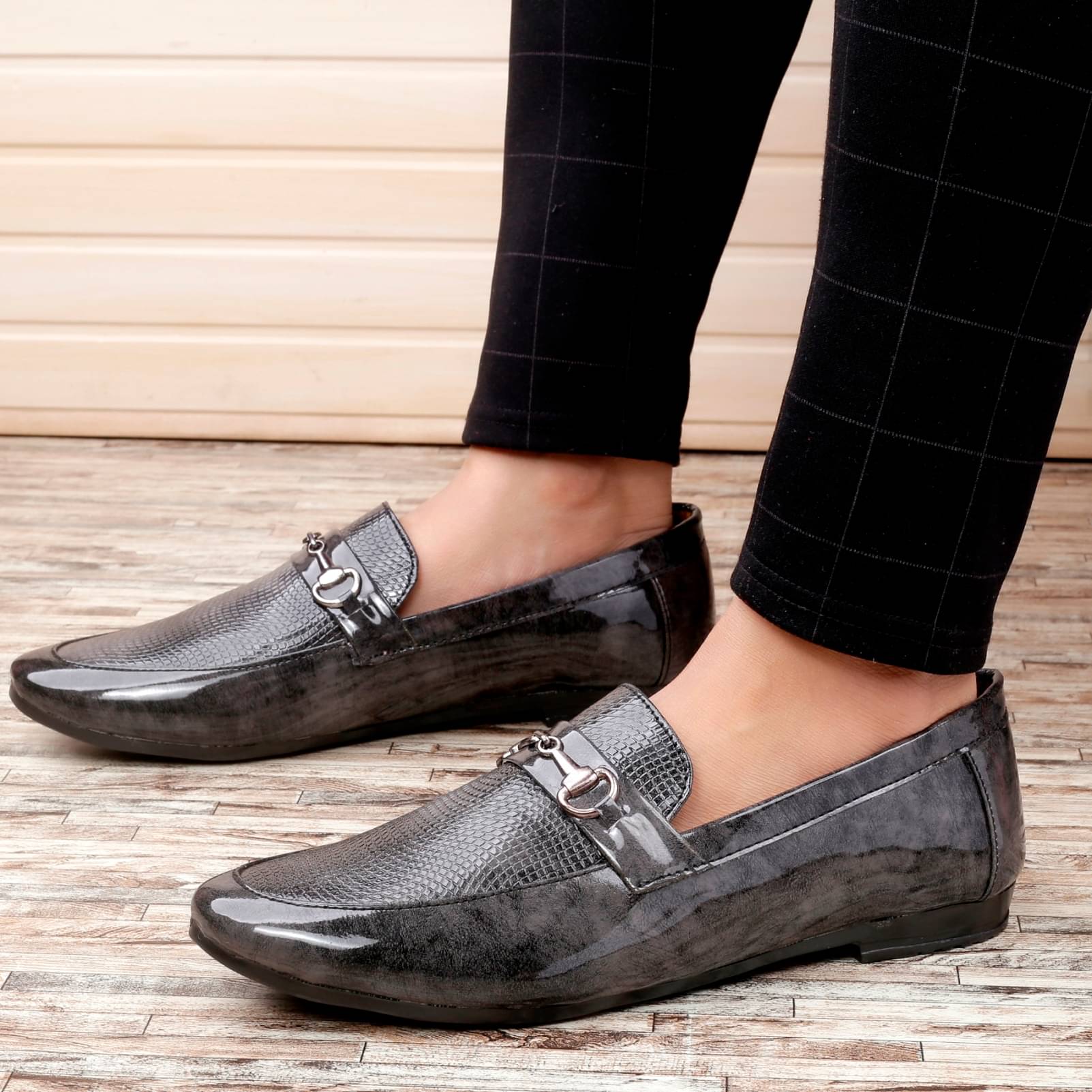     			YUVRATO BAXI Gray Men's Formal