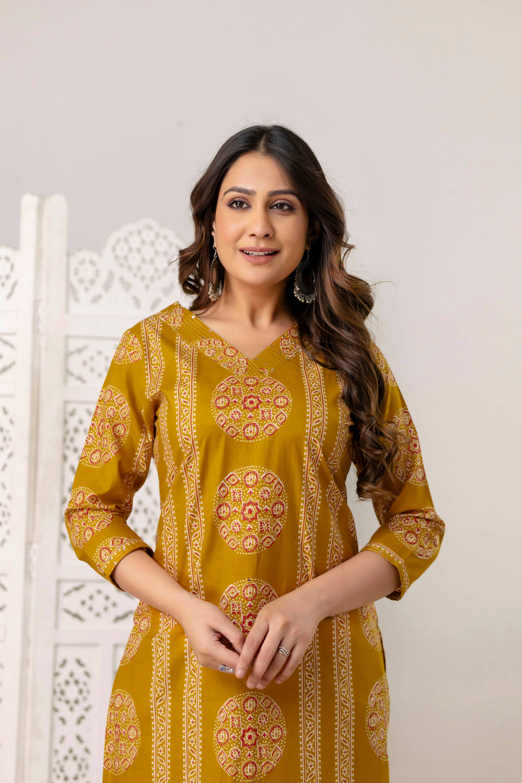     			Angvarnika Women Cotton Printed Straight Kurti With Pants ( Yellow )