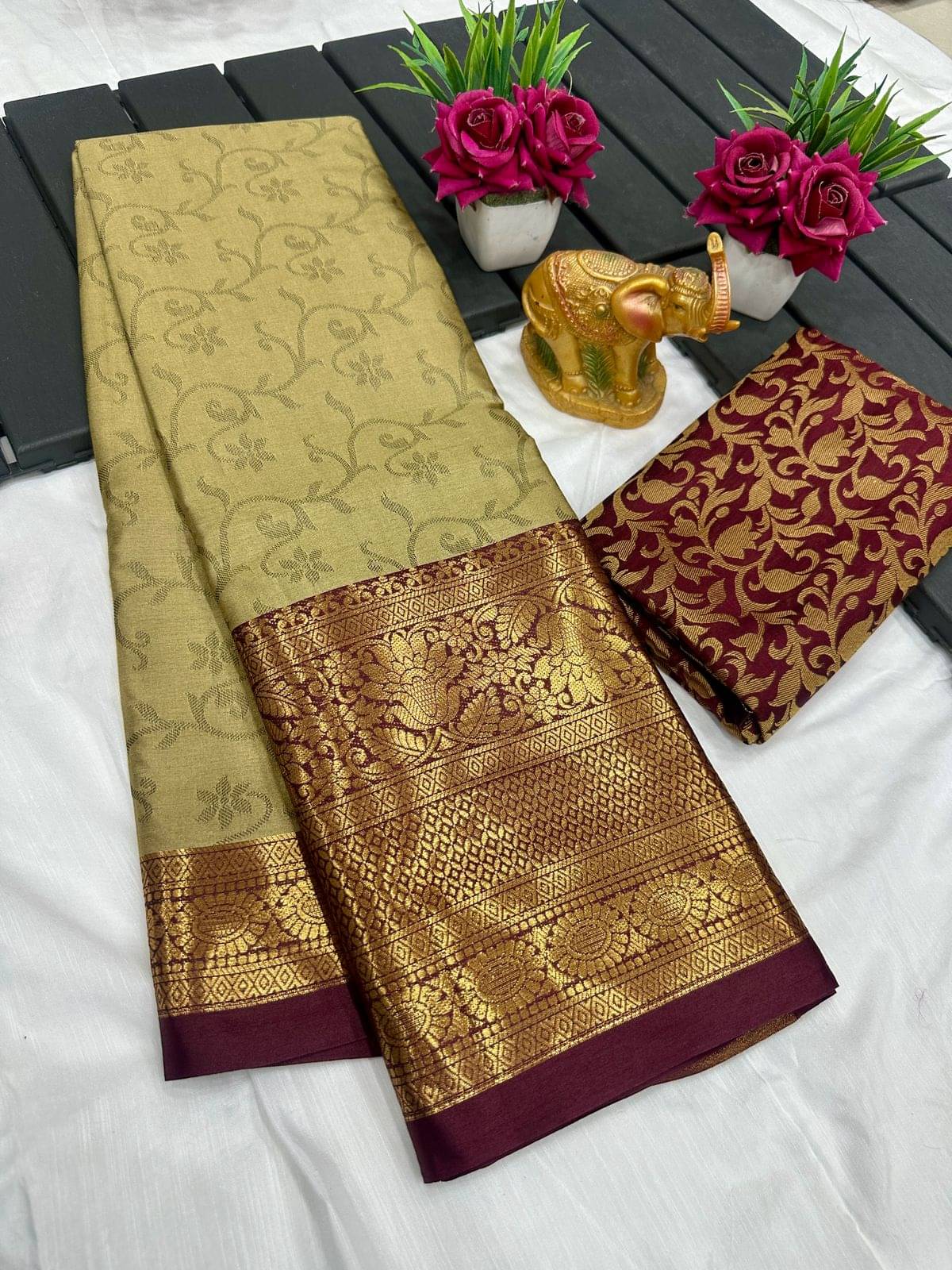     			A TO Z CART Cotton Silk Woven Saree With Unstitched Blouse Piece ( Beige )