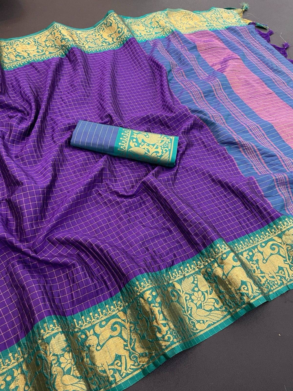Aika Jacquard Checks Saree With Unstitched Blouse Piece ( Purple ) Aika Jacquard Checks Saree With Unstitched Blouse Piece ( Purple )