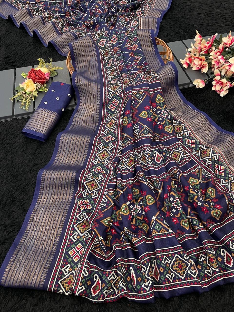 Aika Silk Blend Printed Saree With Unstitched Blouse Piece ( Navy Blue ) Aika Silk Blend Printed Saree With Unstitched Blouse Piece ( Navy Blue )