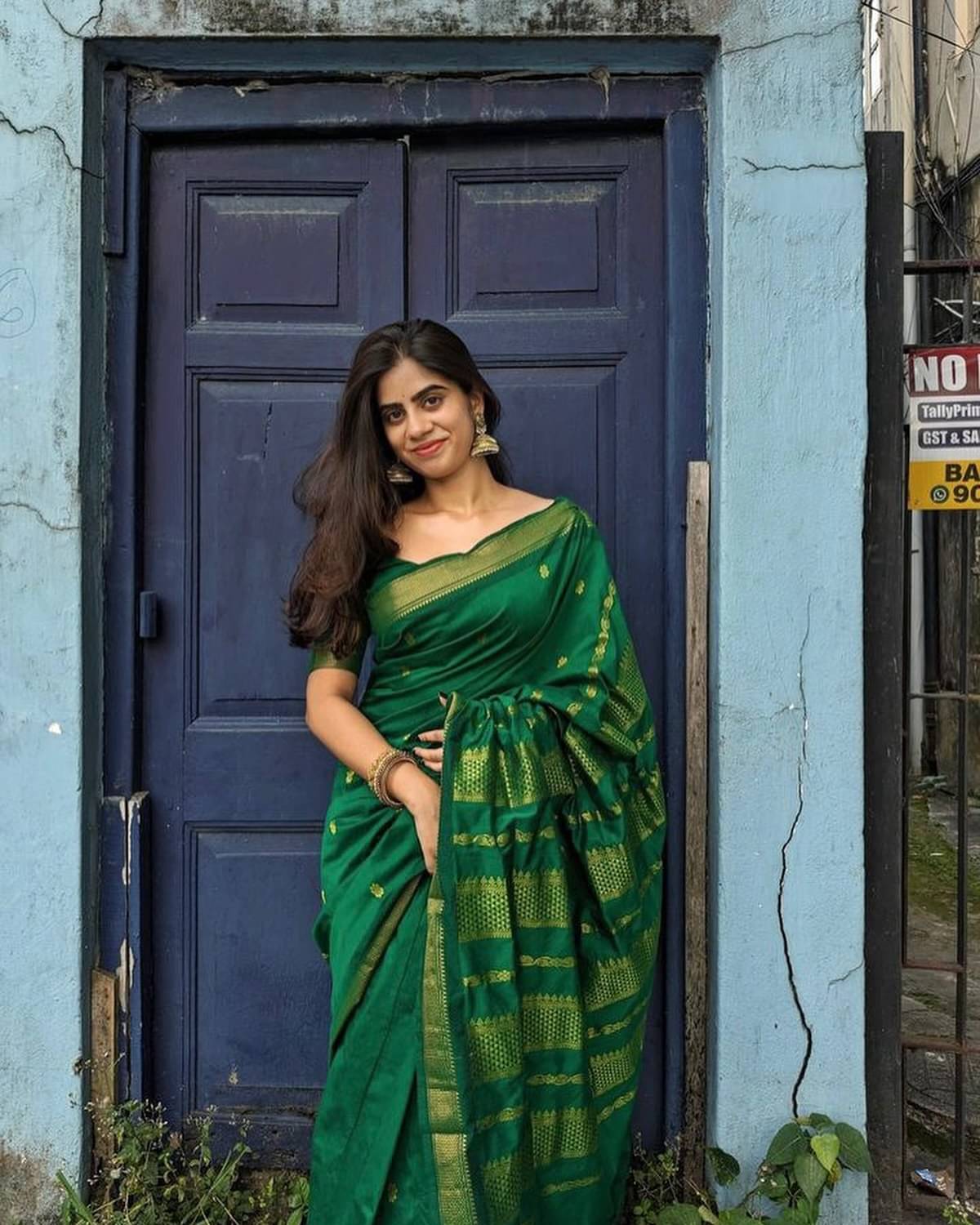JULEE Silk Embellished Saree With Unstitched Blouse Piece ( Green ) JULEE Silk Embellished Saree With Unstitched Blouse Piece ( Green )