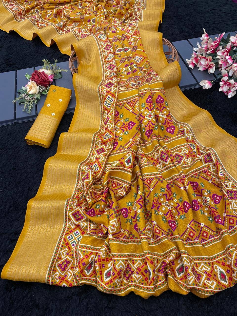 KV Fashion Silk Blend Printed Saree With Unstitched Blouse Piece ( Yellow ) KV Fashion Silk Blend Printed Saree With Unstitched Blouse Piece ( Yellow )