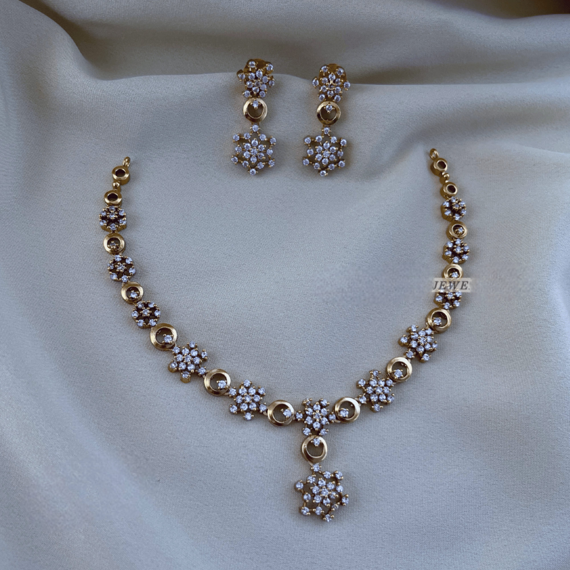ROFARWORD Gold Brass Necklace Set ( Pack of 1 )