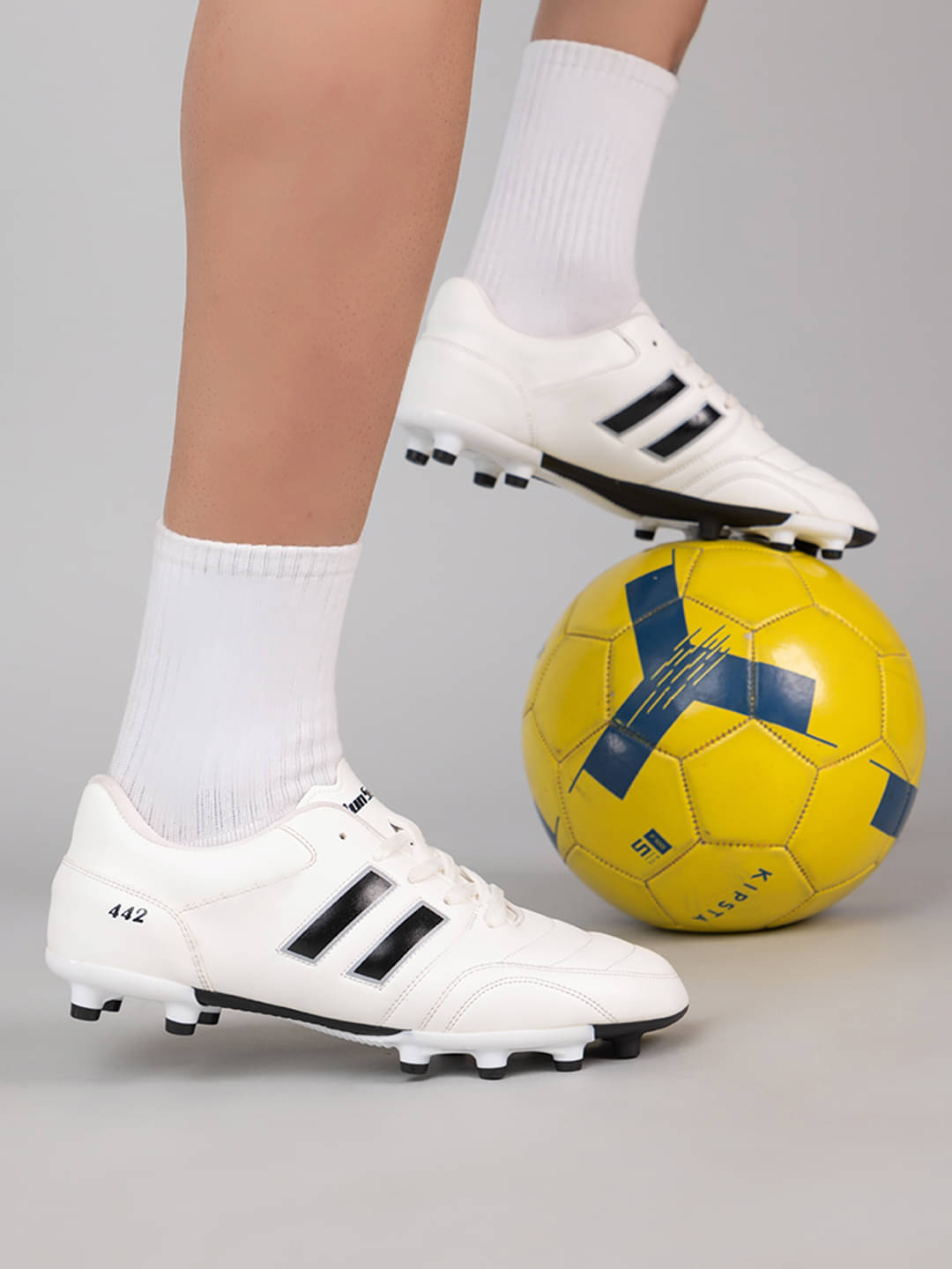 RUN SEVEN ( by GO21 ) F1 Air White Football Shoes RUN SEVEN ( by GO21 ) F1 Air White Football Shoes