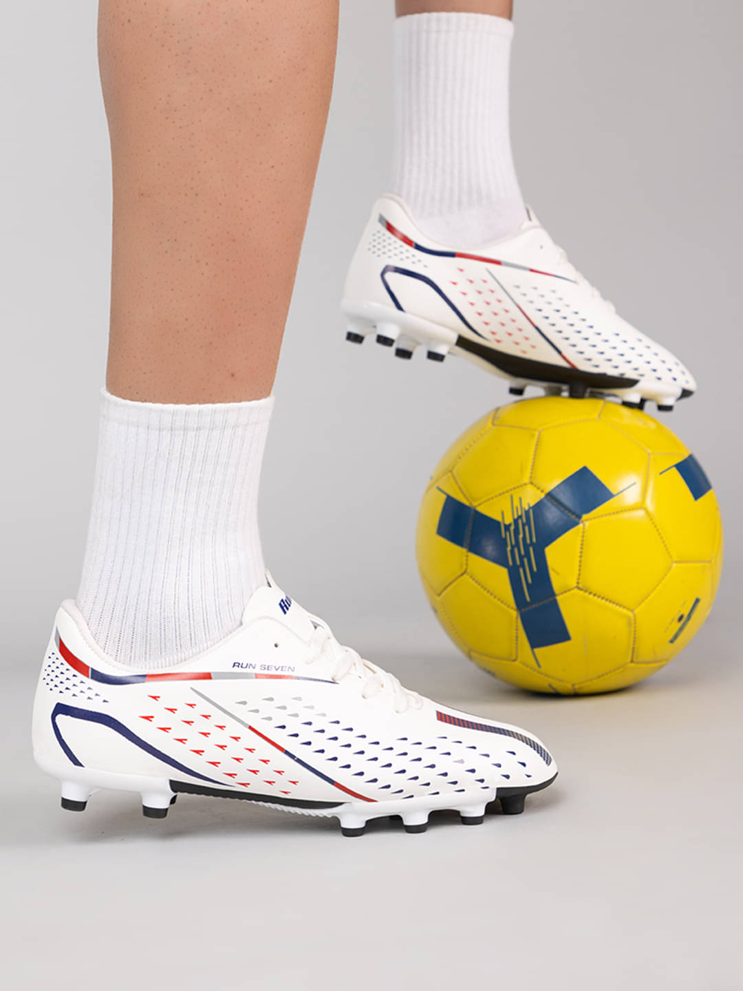     			RUN SEVEN ( by GO21 ) F2 Air White Football Shoes