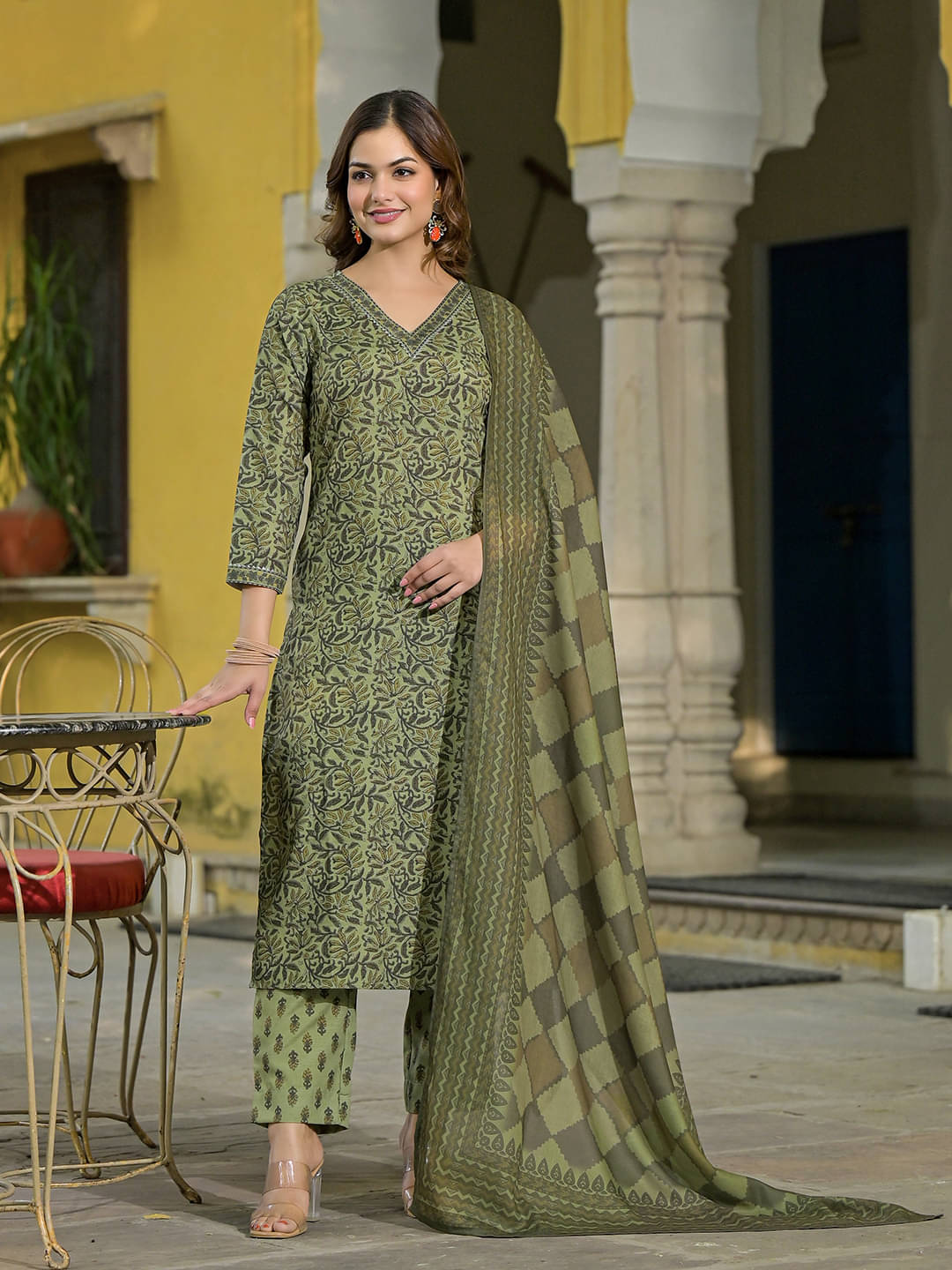 Vaamsi Women Cotton Blend Printed Straight Kurti With Pants ( Green ) Vaamsi Women Cotton Blend Printed Straight Kurti With Pants ( Green )