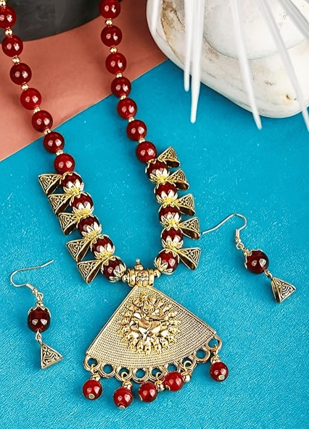     			Opus Gems Maroon Alloy Necklace Set ( Pack of 1 )