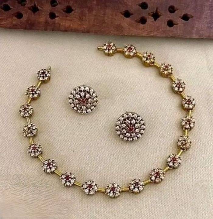     			Pamadhya White Brass Necklace Set ( Pack of 1 )