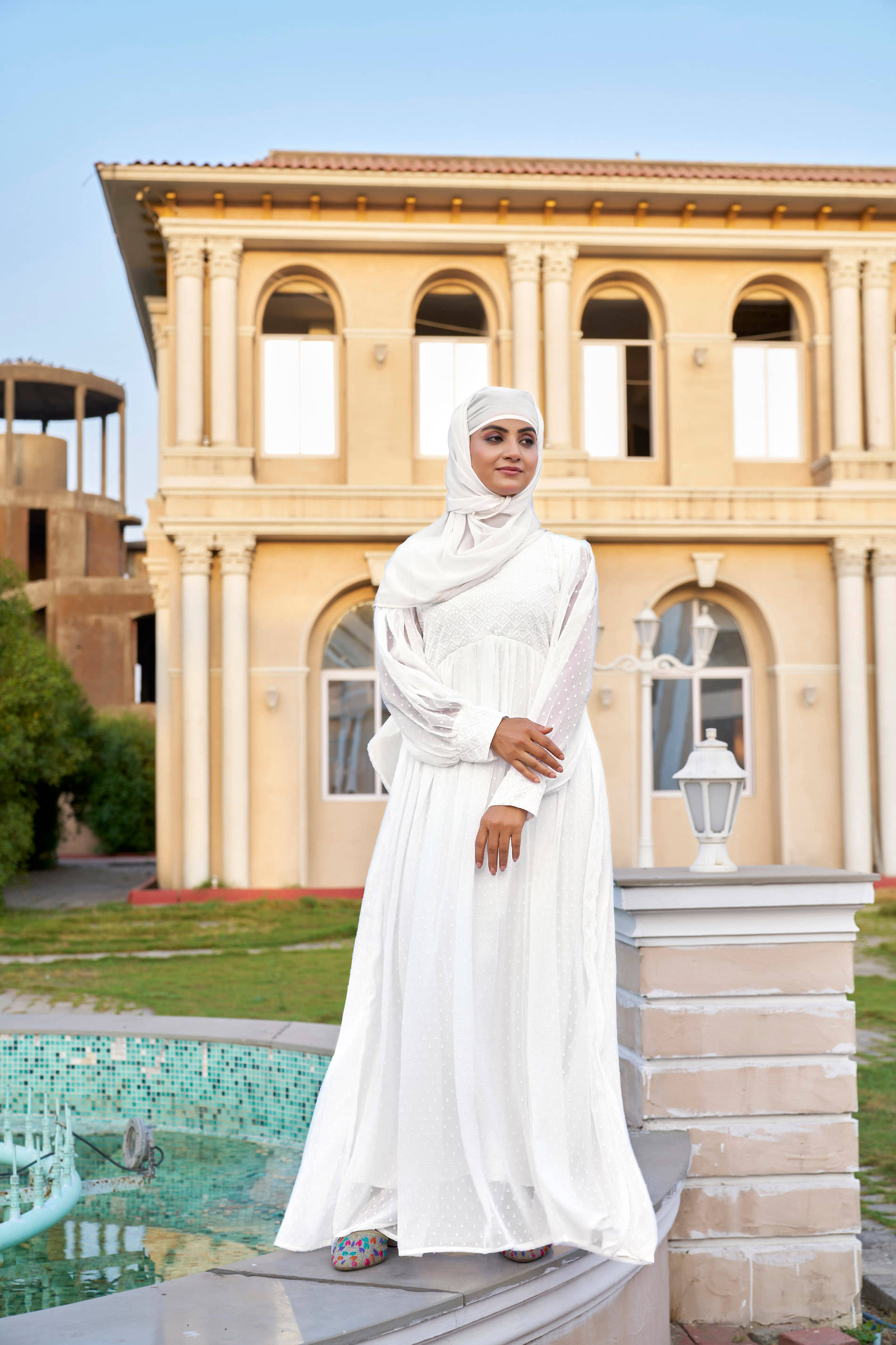     			SARINKU Georgette Burqa without Hijab White ( Pack of 1 )