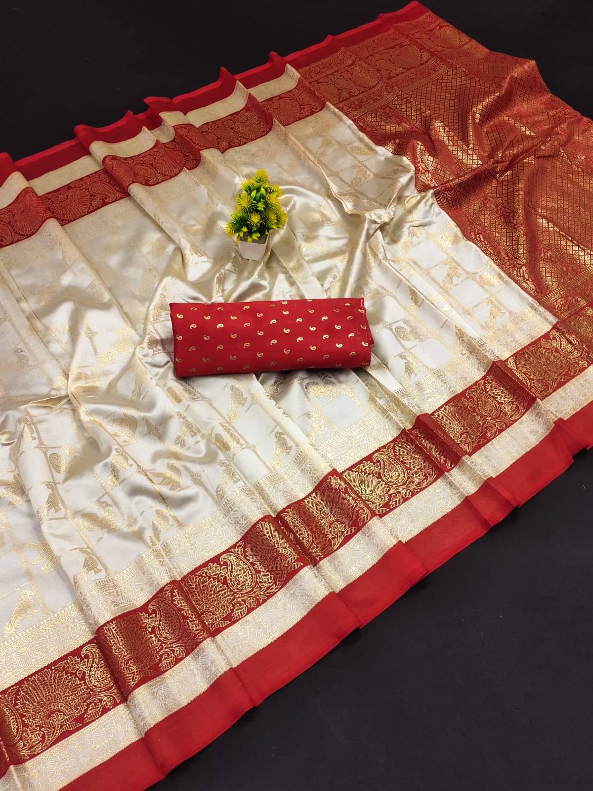     			Maayro Mysore Silk Printed Saree With Unstitched Blouse Piece ( White )