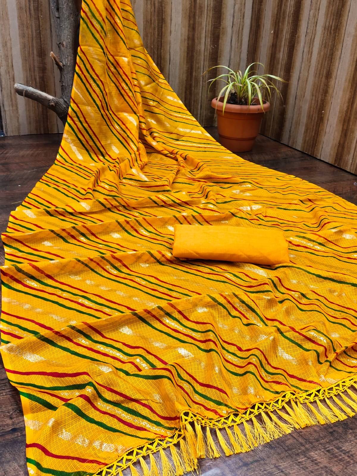    			Maayro Chiffon Striped Saree With Unstitched Blouse Piece ( Yellow )
