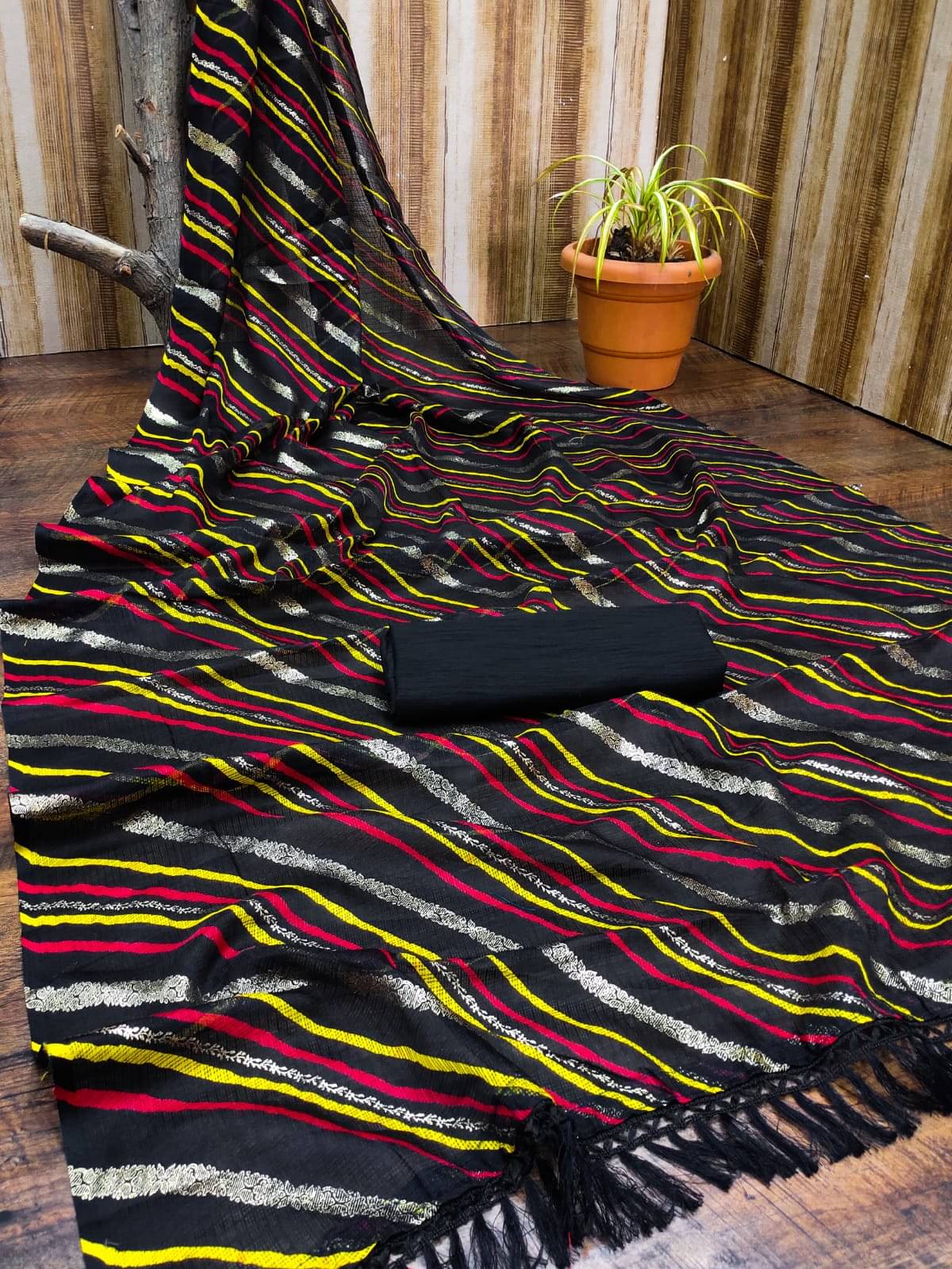 Maayro Chiffon Striped Saree With Unstitched Blouse Piece ( Black ) Maayro Chiffon Striped Saree With Unstitched Blouse Piece ( Black )