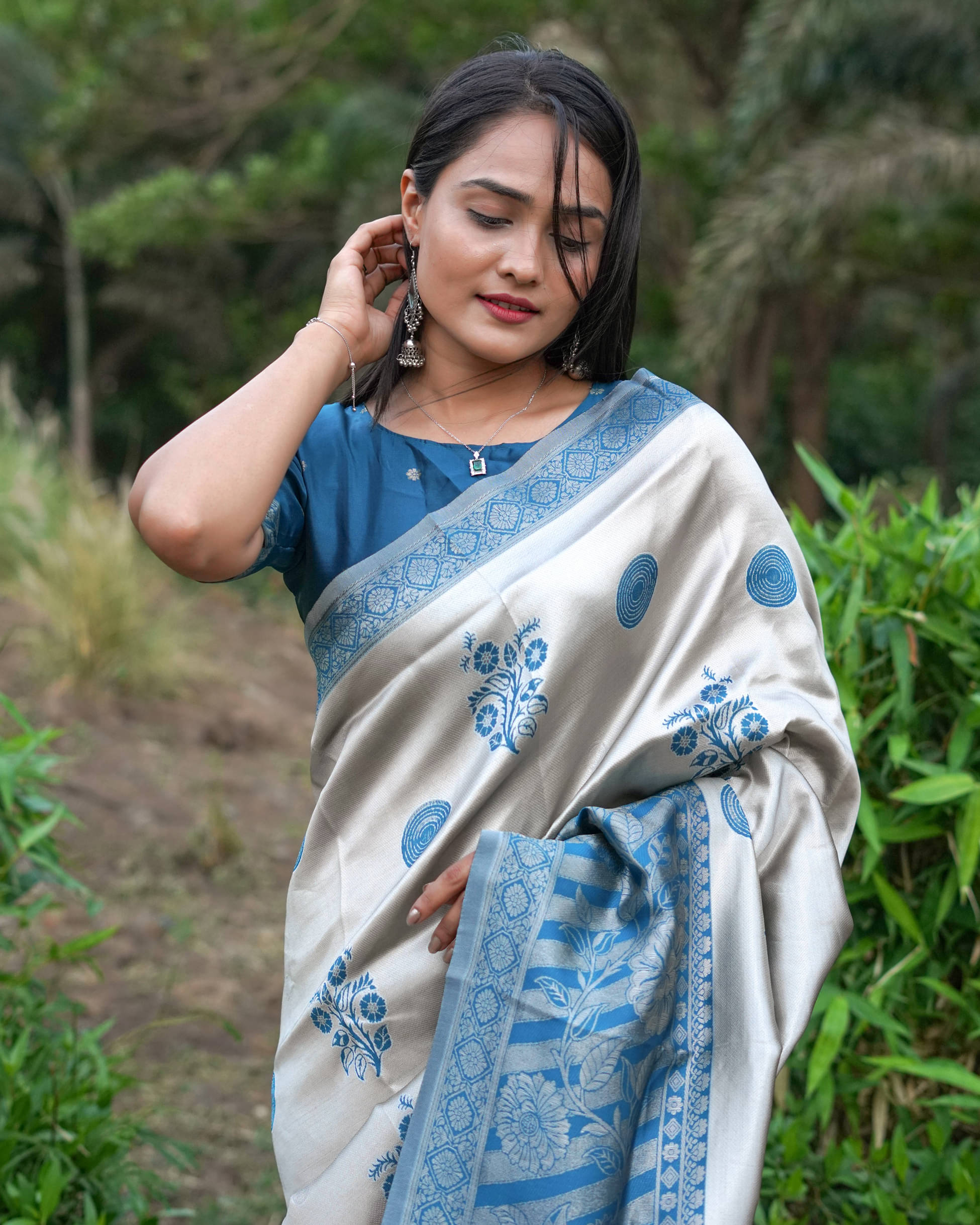 Om Shantam Sarees Kanjivaram Silk Woven Saree With Unstitched Blouse Piece ( LightBLue )     			Om Shantam Sarees Kanjivaram Silk Woven Saree With Unstitched Blouse Piece ( LightBLue )