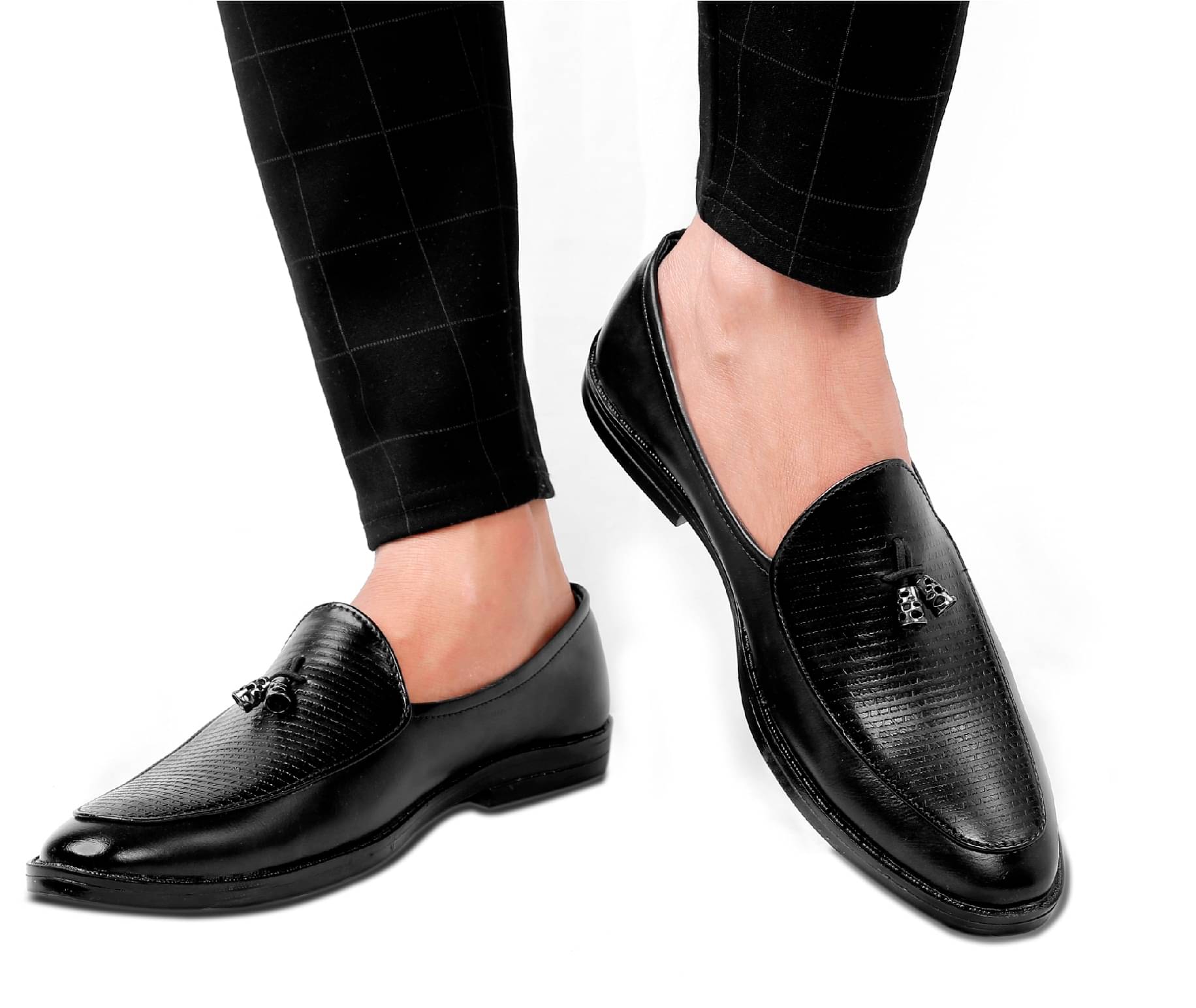     			YUVRATO BAXI Black Men's Tassel