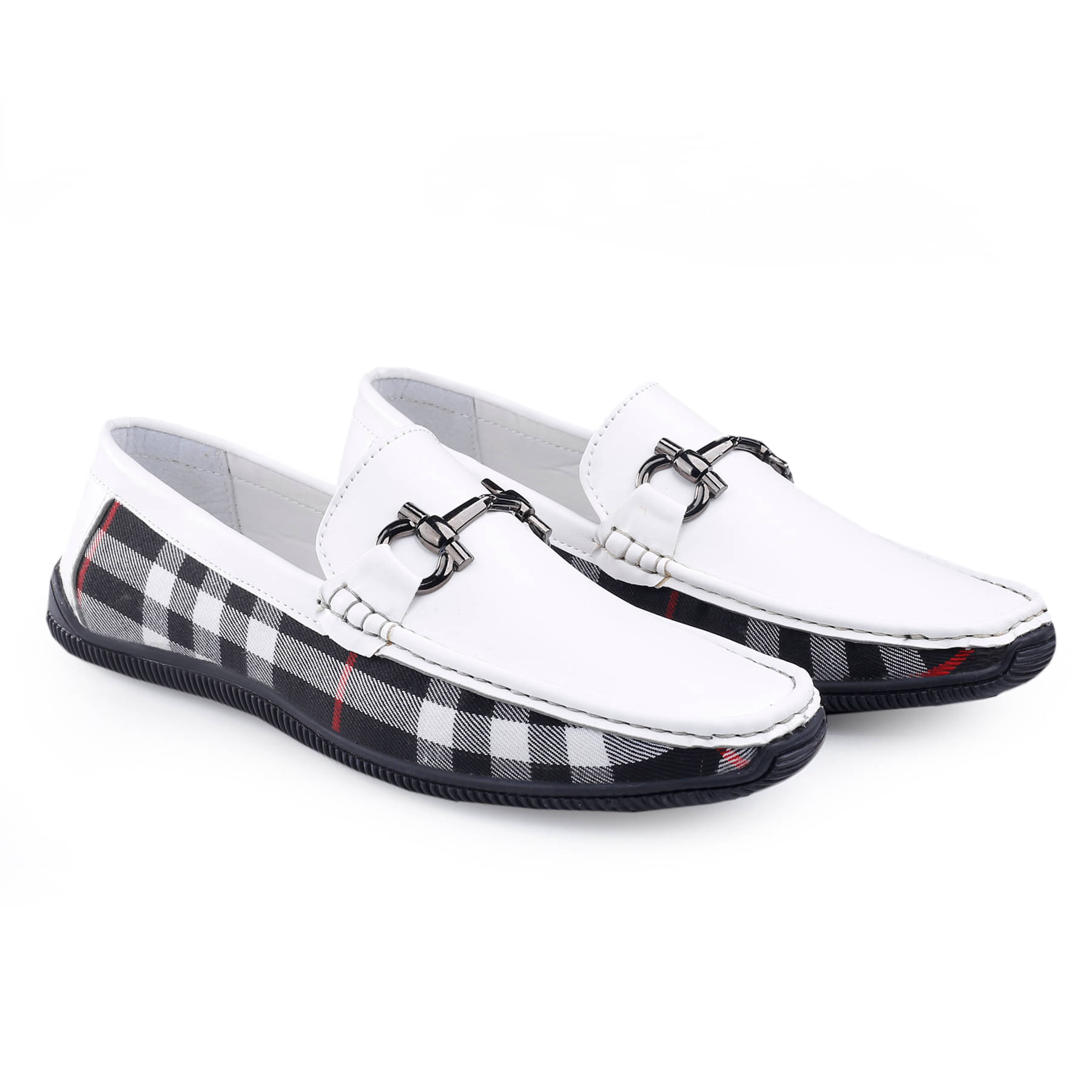     			YUVRATO BAXI White Men's Slip on