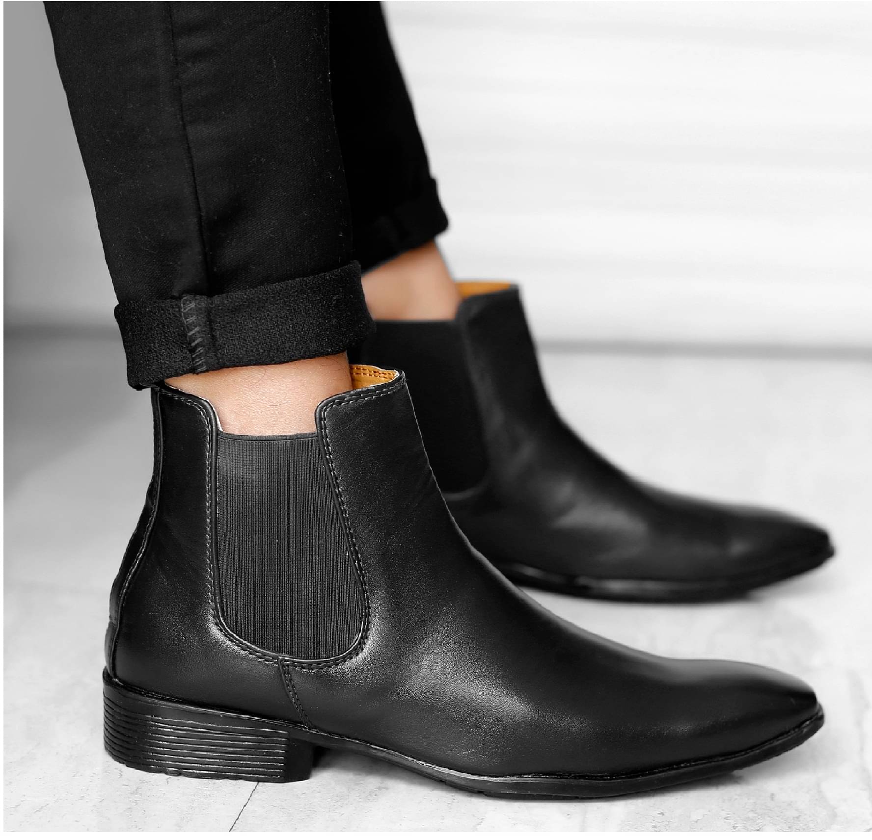     			YUVRATO BAXI Black Men's Chelsea Boots