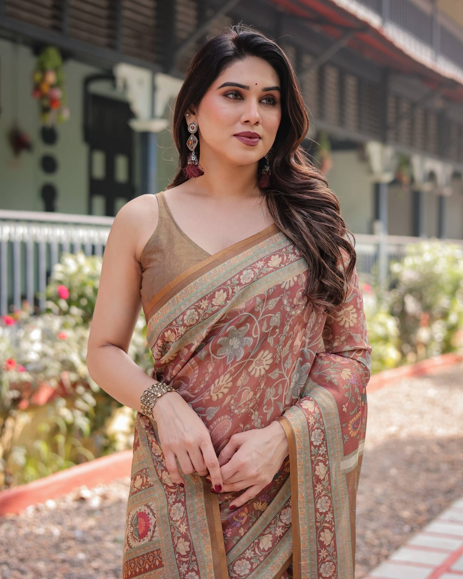     			Almaari Fashion Linen Printed Saree With Stitched Blouse ( Multicolor )
