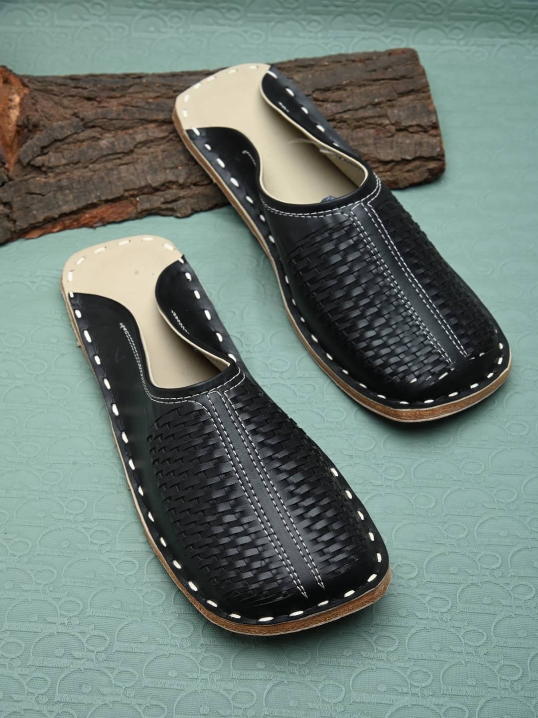     			Apratim Black Men's Mule