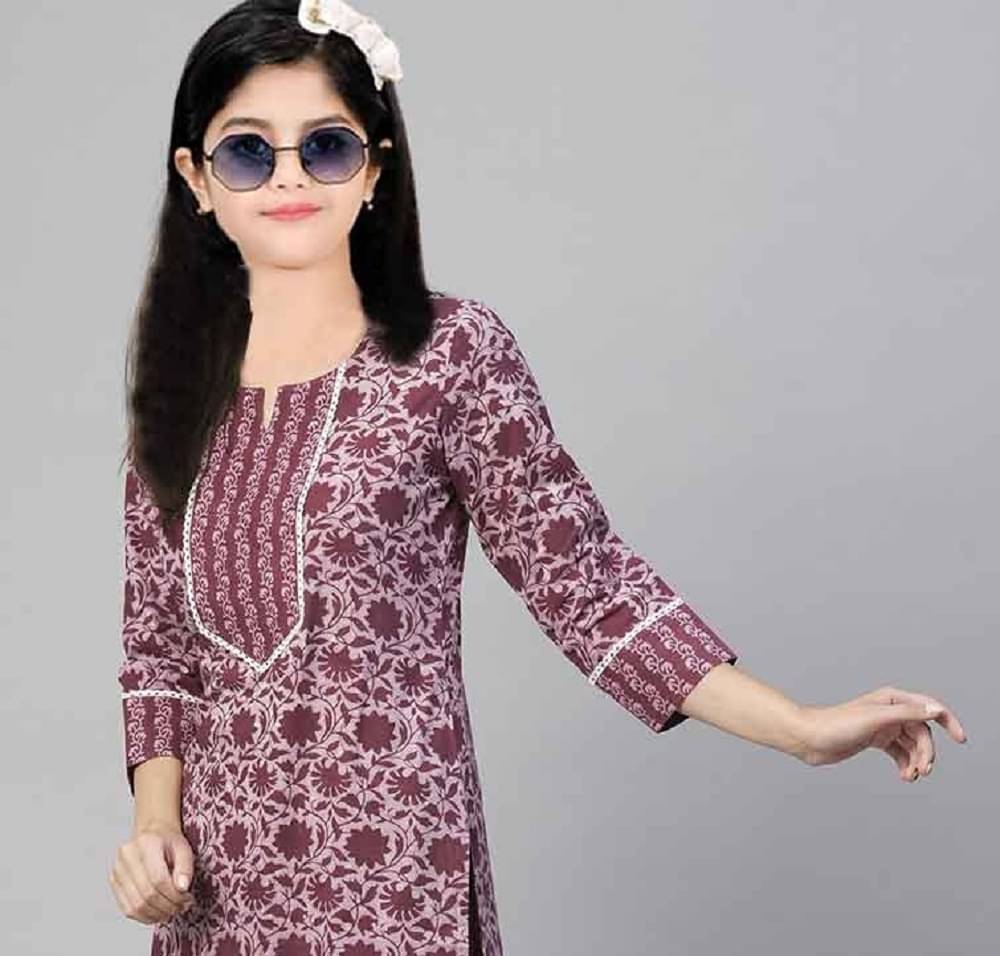     			Bholukart Girls Cotton Blend Kurti with Pants ( Pack of 1 , Maroon )