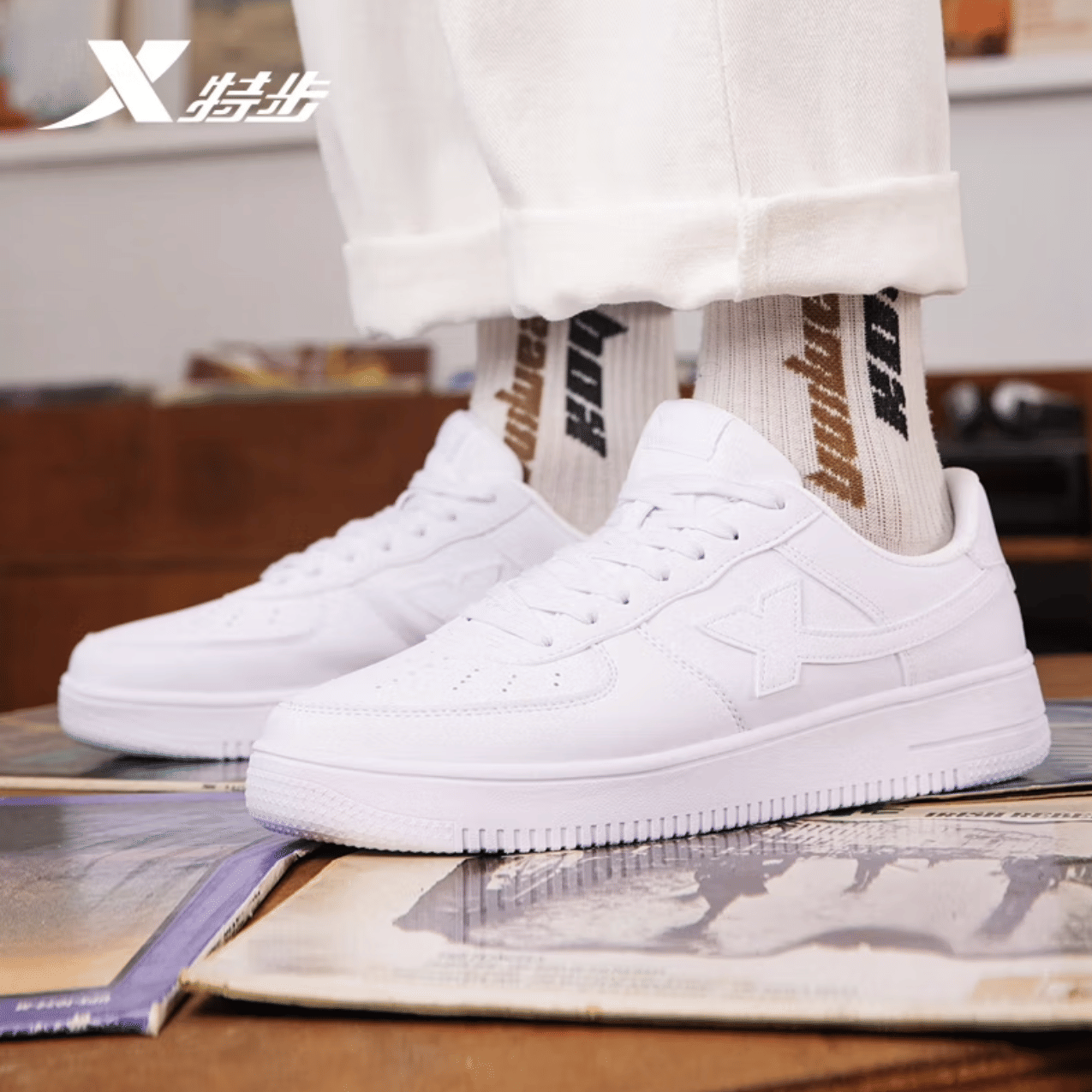     			Labbin Sneakrs White Men's Lifestyle Shoes