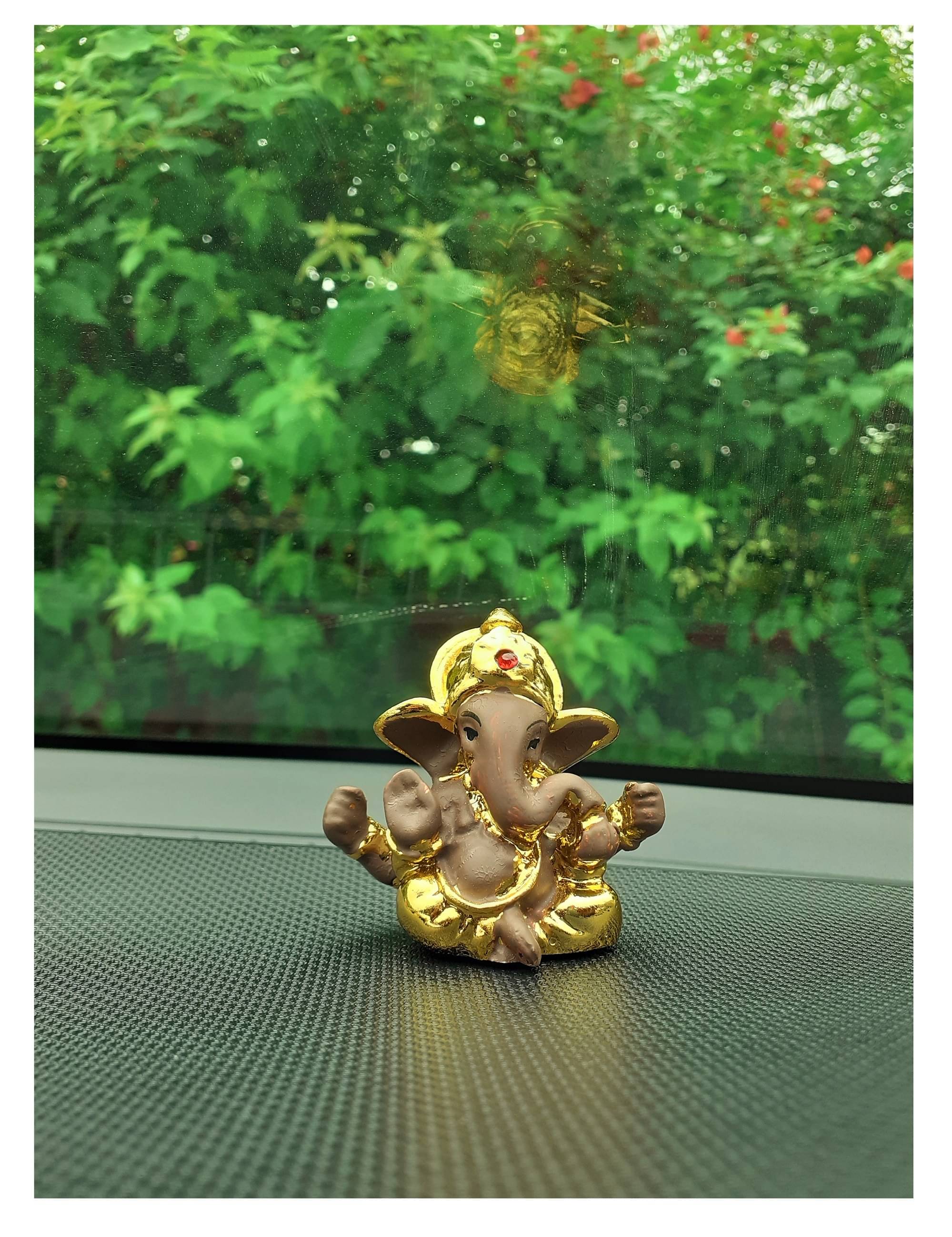     			Spreading Smiles God Figurines 6 cm - Pack of 1