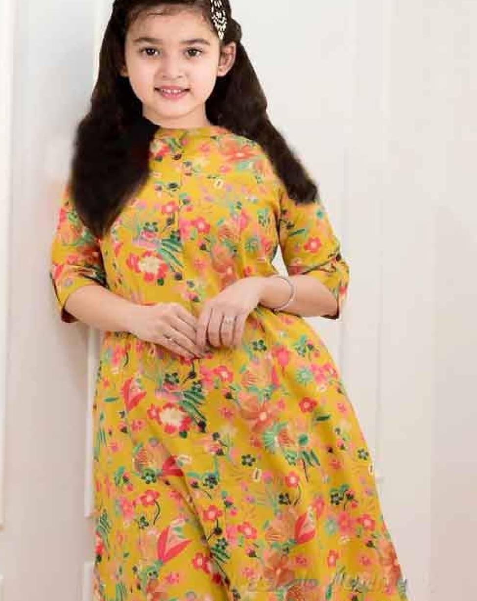     			Vetrokart Girls Cotton Blend Kurti with Pants ( Pack of 1 , Yellow )