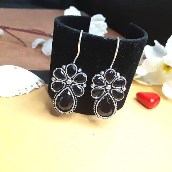     			Opus Gems Black Hoops Earrings ( Pack of 1 )