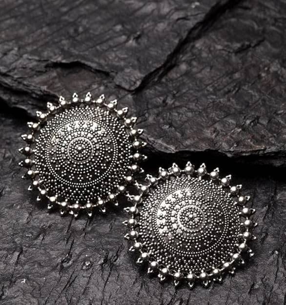     			Opus Gems Silver Stud Earrings ( Pack of 1 )