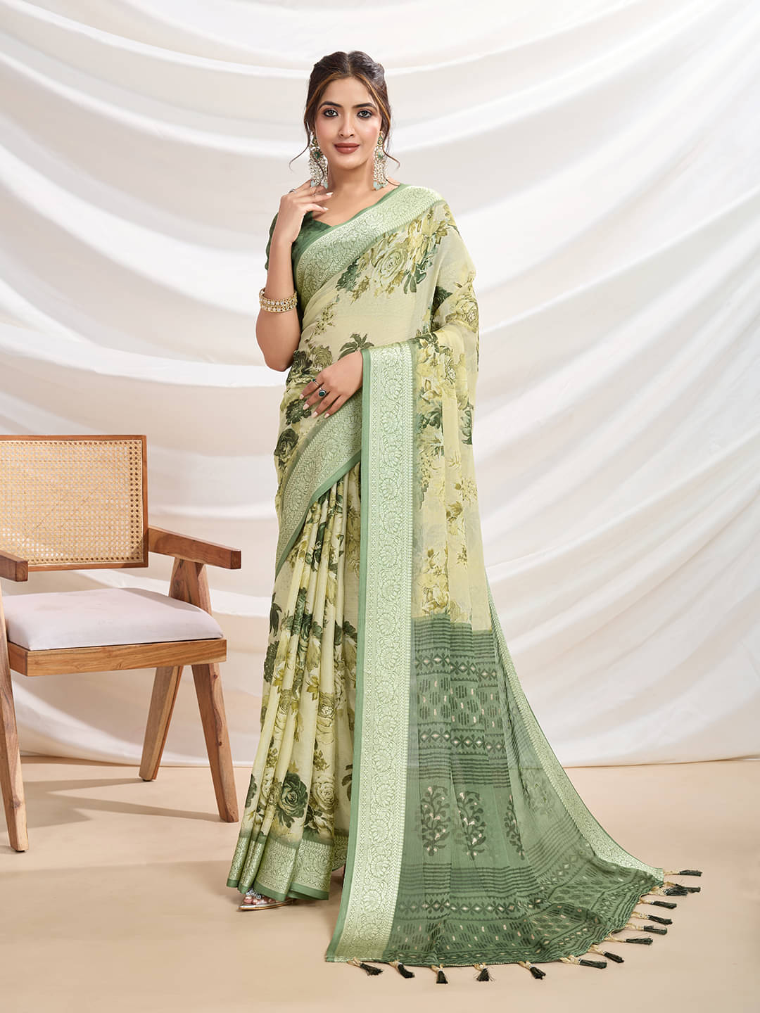     			RekhaManiyar Chiffon Printed Saree With Unstitched Blouse Piece ( Green )