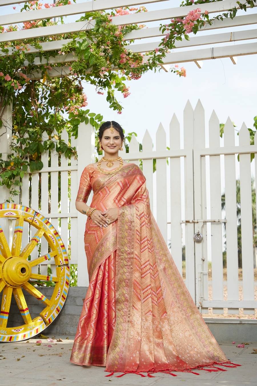 Gullak Organza Printed Saree With Unstitched Blouse Piece ( Orange ) Gullak Organza Printed Saree With Unstitched Blouse Piece ( Orange )