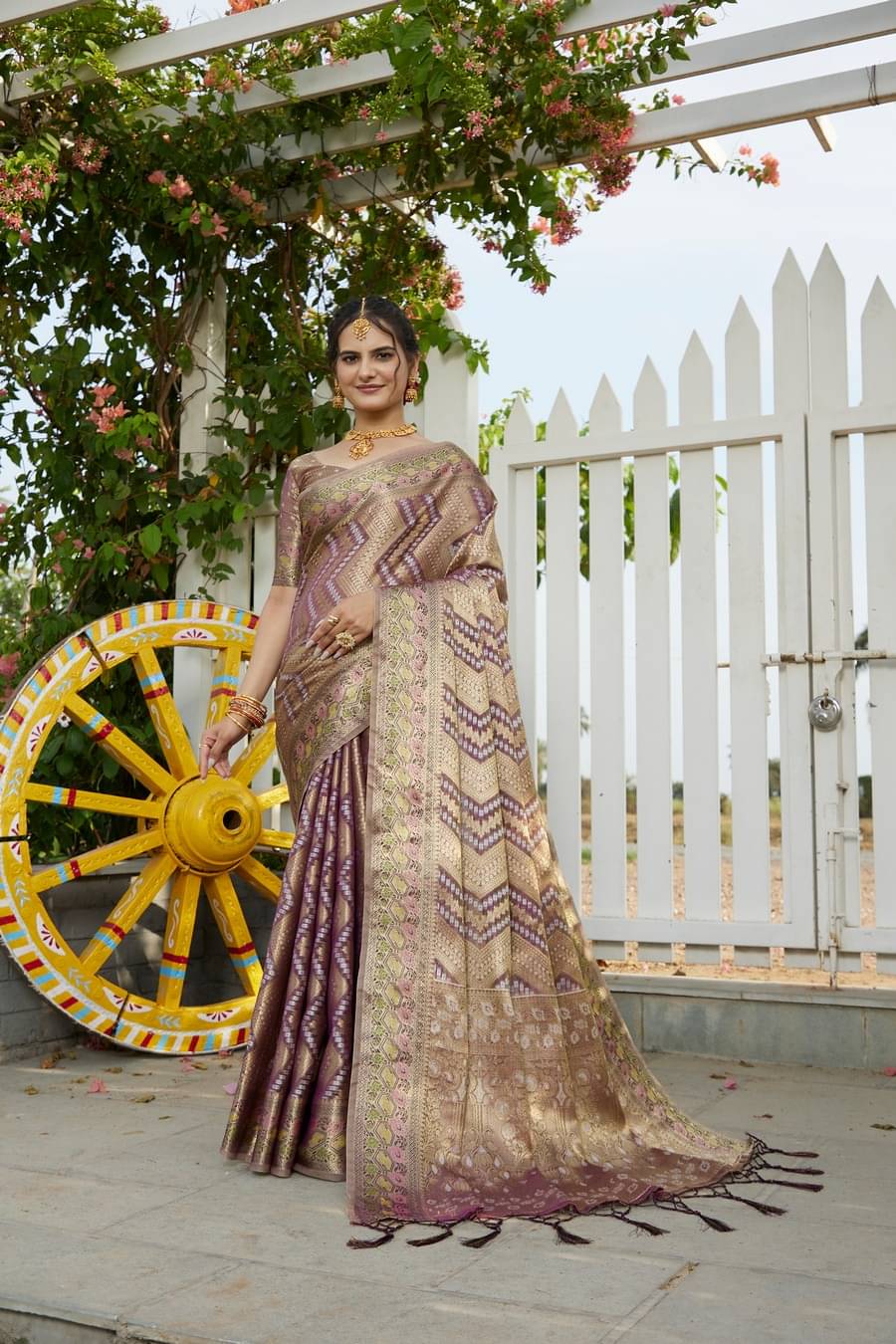     			Gullak Organza Printed Saree With Unstitched Blouse Piece ( Purple )
